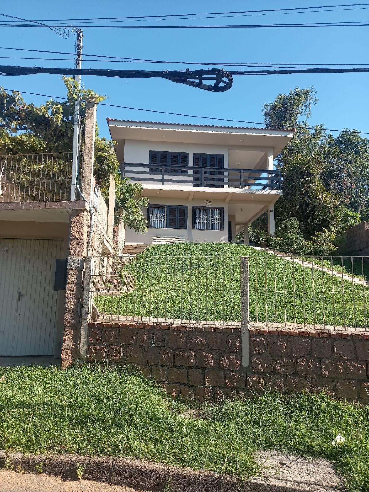 Casa à venda com 320m², 3 dormitórios, 2 suítes, 2 vagas no bairro Sétimo Céu em Porto Alegre - Foto 1