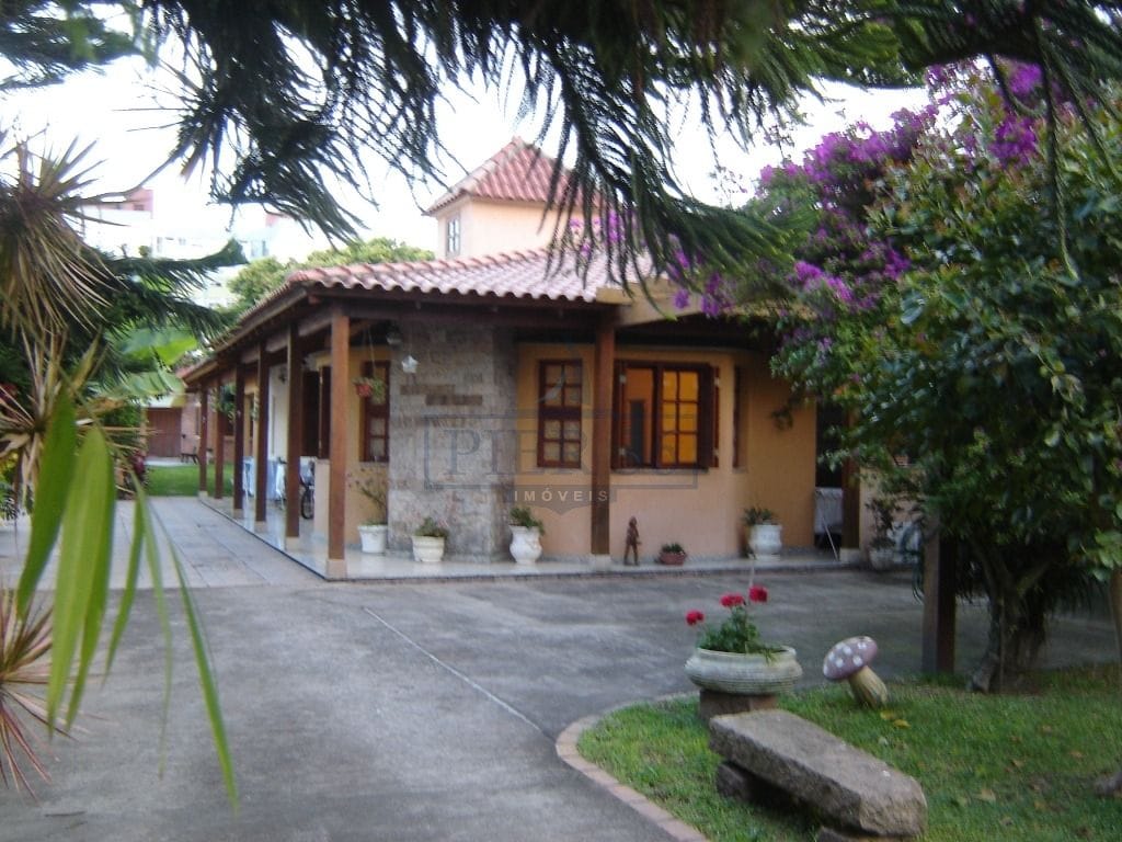 Casa à venda com 196m², 2 dormitórios, 2 suítes, 6 vagas no bairro Cristal em Porto Alegre - Foto 1