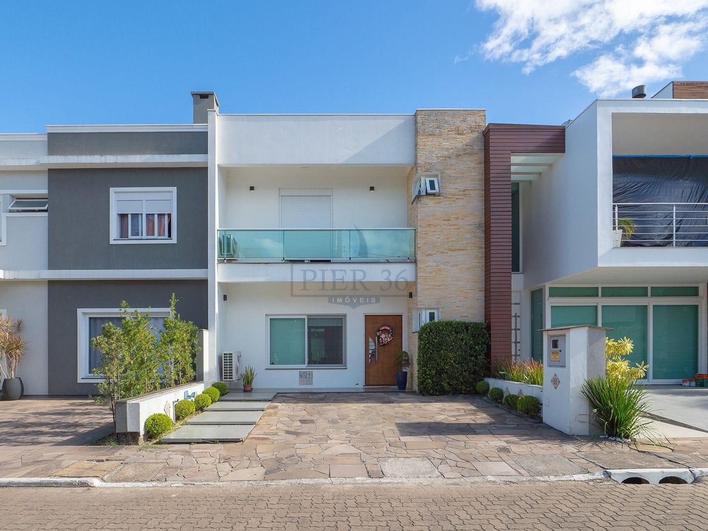 Casa em Condomínio à venda com 157m², 3 dormitórios, 1 suíte, 2 vagas no bairro Hípica em Porto Alegre - Foto 1