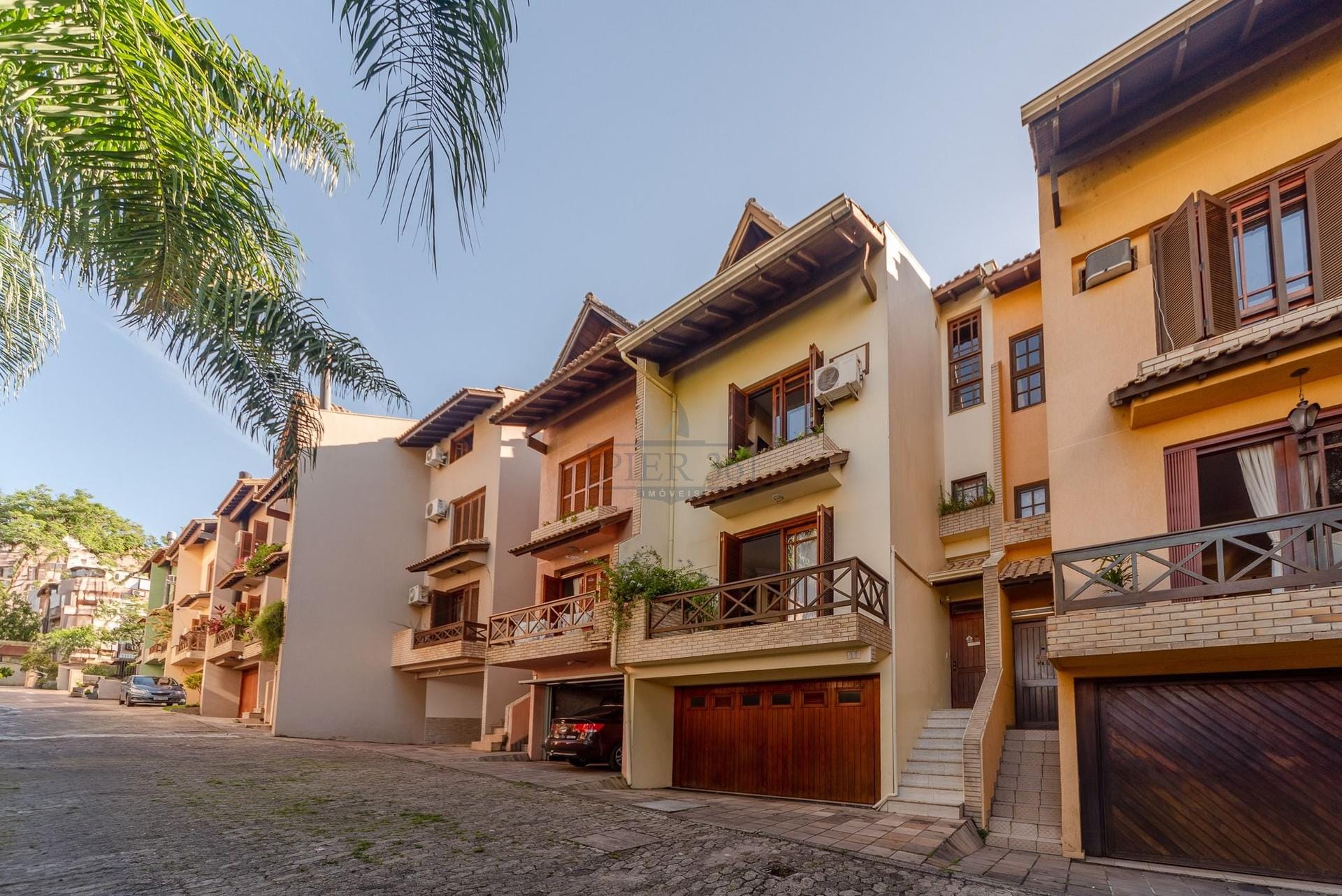 Casa em Condomínio à venda com 184m², 3 dormitórios, 1 suíte, 2 vagas no bairro Tristeza em Porto Alegre - Foto 1