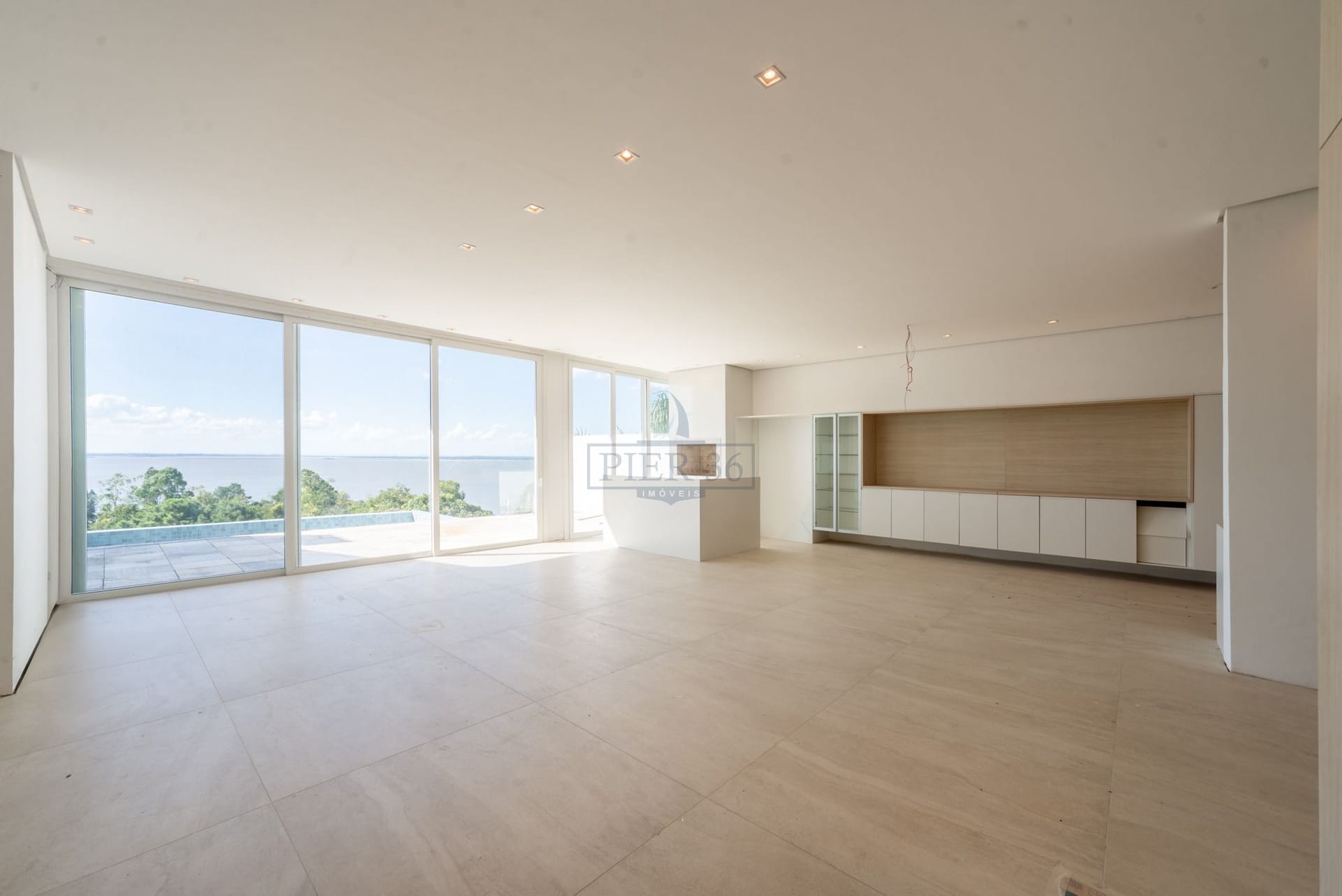 Casa à venda com 450m², 3 dormitórios, 3 suítes, 6 vagas no bairro Vila Assunção em Porto Alegre - Foto 1