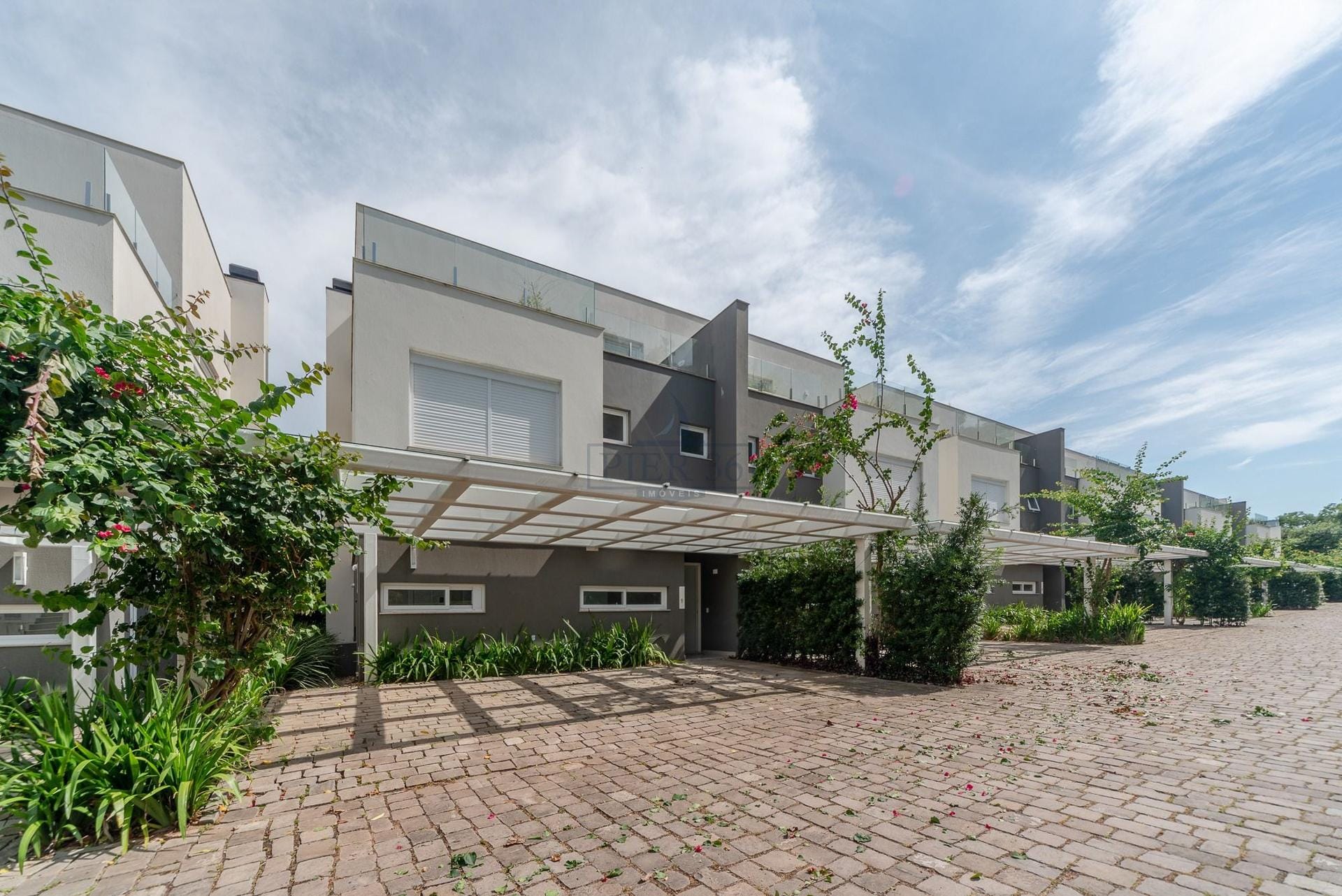 Casa em Condomínio à venda com 456m², 3 dormitórios, 3 suítes, 3 vagas no bairro Pedra Redonda em Porto Alegre - Foto 1
