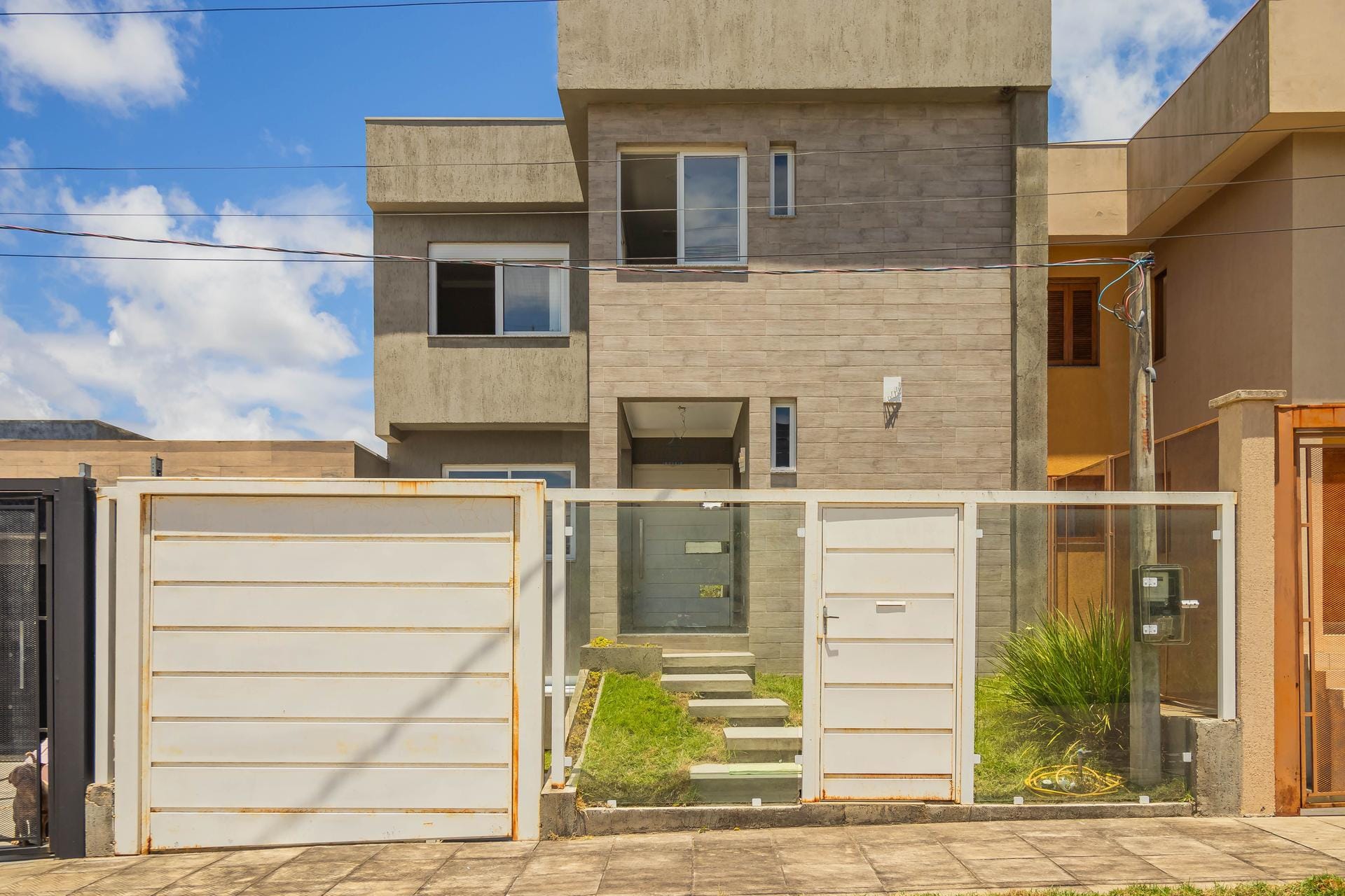 Casa à venda com 185m², 3 dormitórios, 1 suíte, 3 vagas no bairro Campo Novo em Porto Alegre - Foto 1