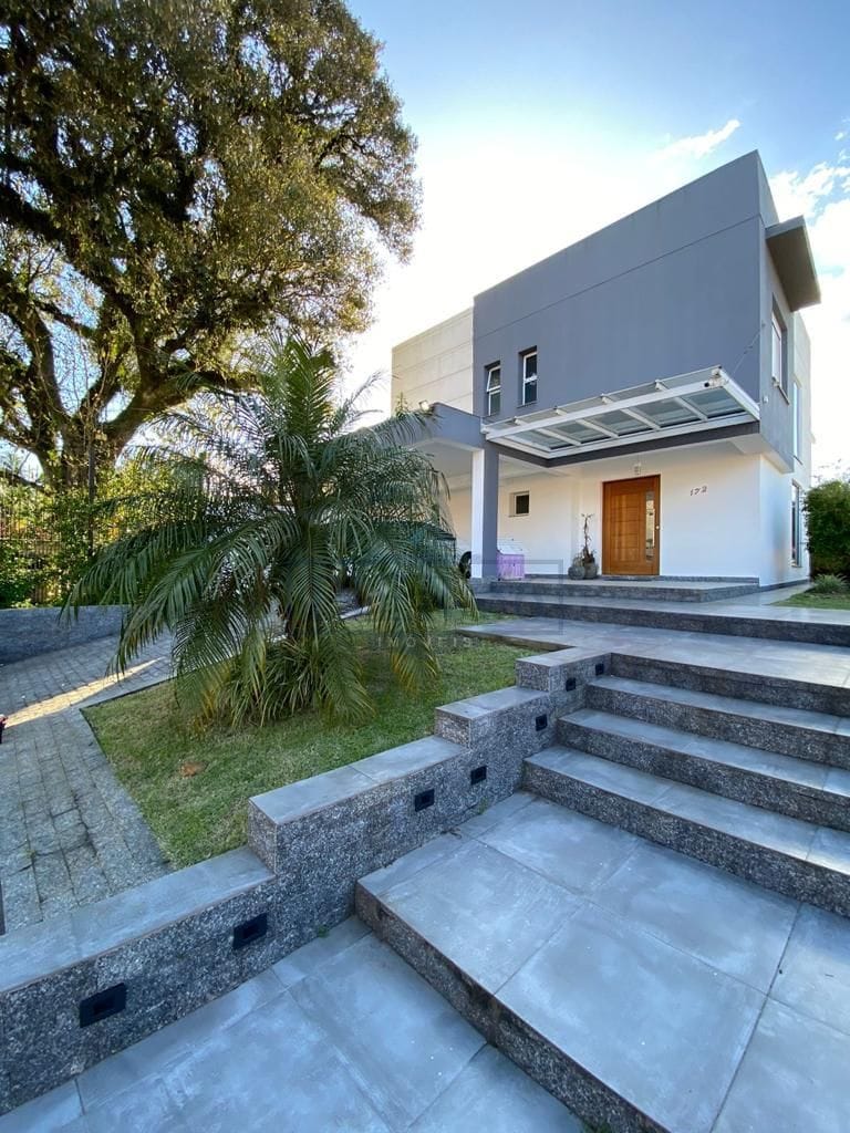 Casa à venda com 288m², 3 dormitórios, 1 suíte, 4 vagas no bairro Ipanema em Porto Alegre - Foto 1