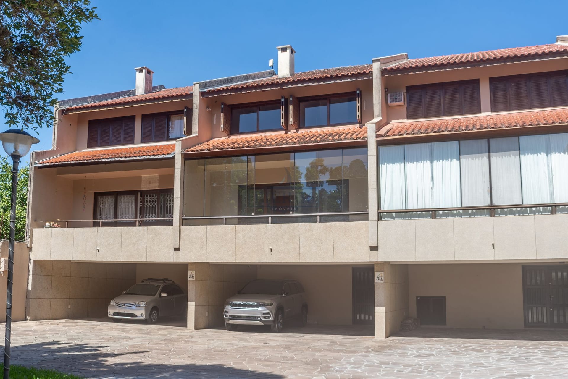 Casa em Condomínio à venda com 240m², 3 dormitórios, 1 suíte, 2 vagas no bairro Ipanema em Porto Alegre - Foto 1