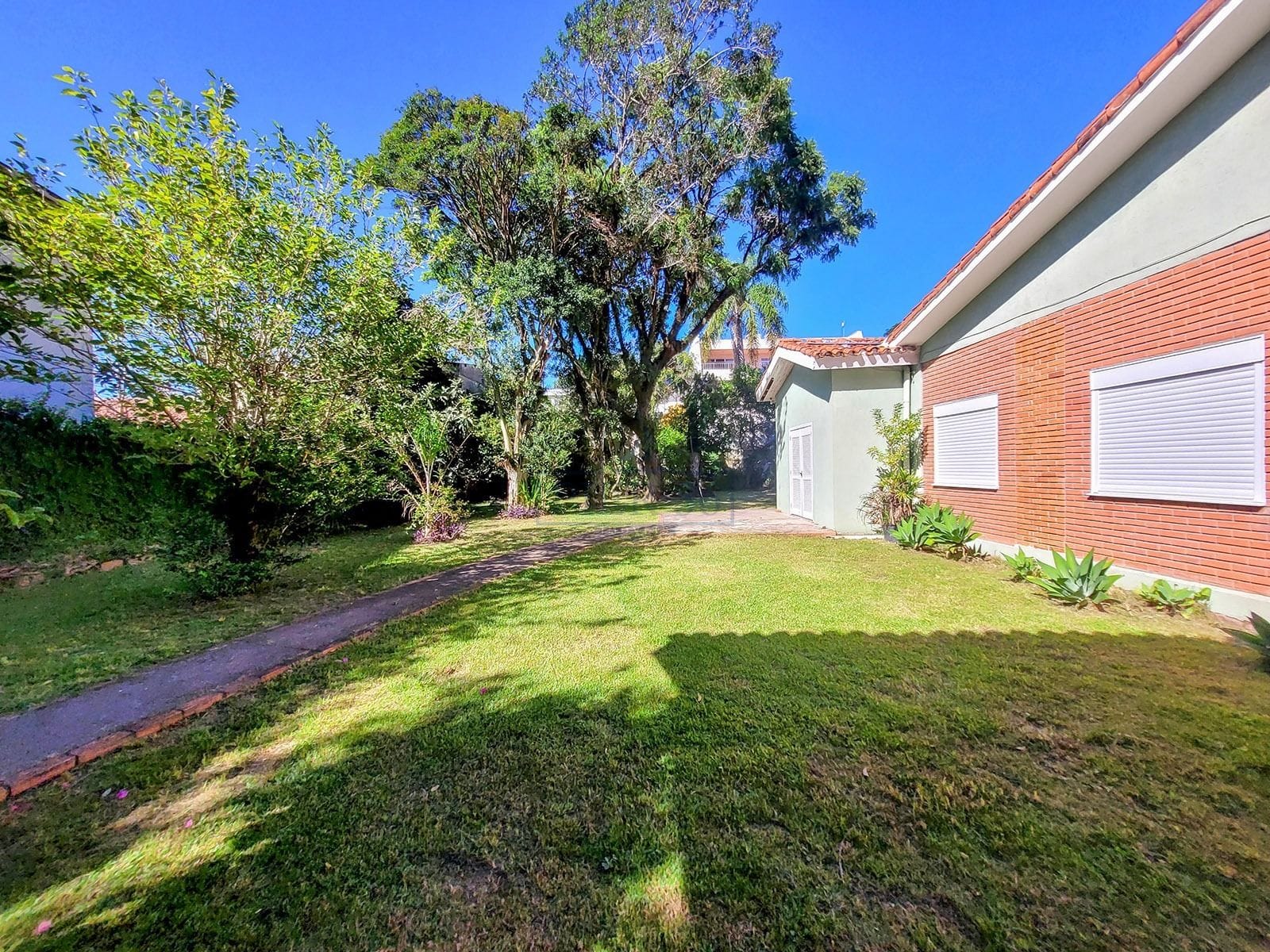 Casa à venda com 180m², 3 dormitórios, 1 suíte, 3 vagas no bairro Vila Assunção em Porto Alegre - Foto 1