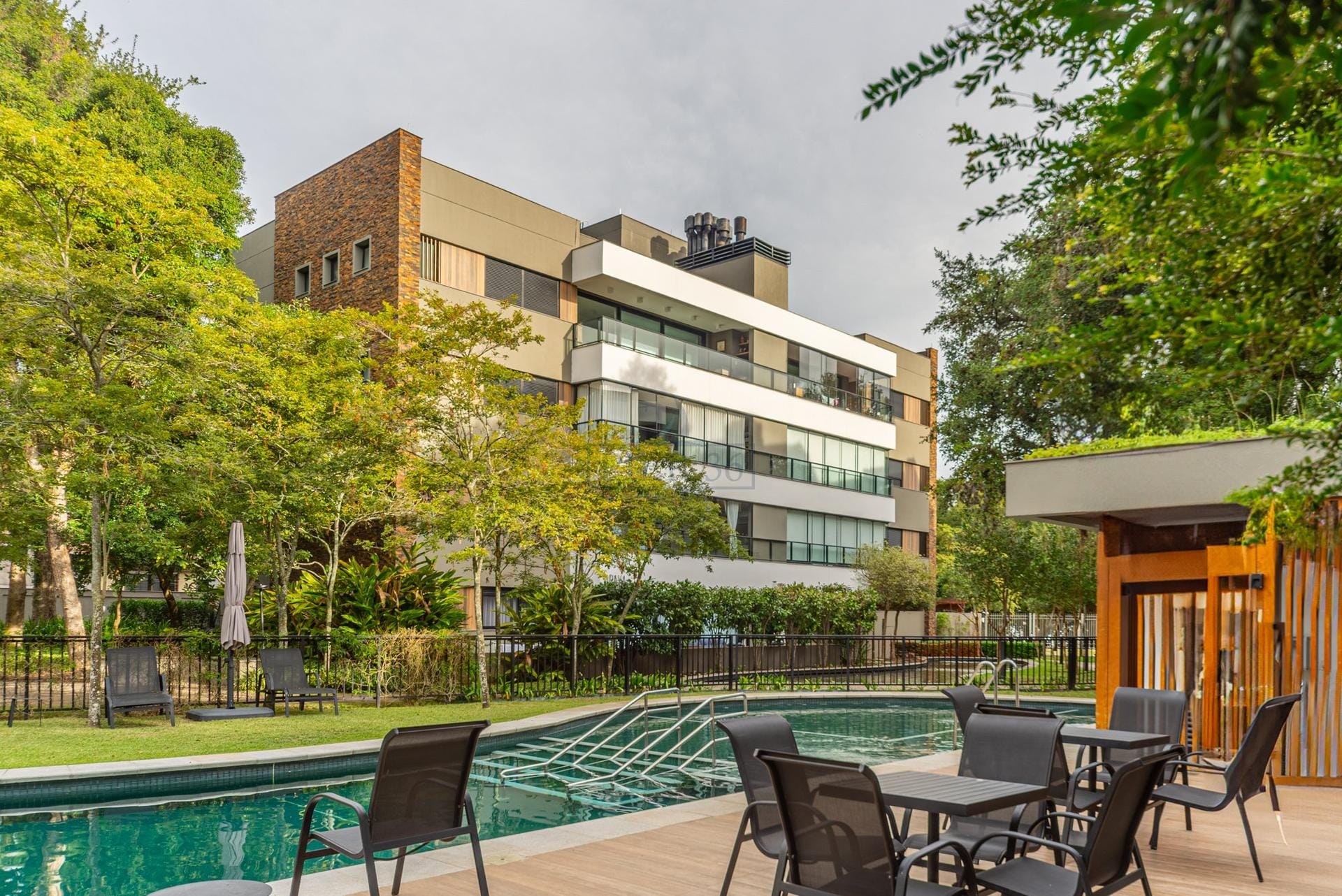 Apartamento à venda com 146m², 3 dormitórios, 3 suítes, 3 vagas no bairro Pedra Redonda em Porto Alegre - Foto 1