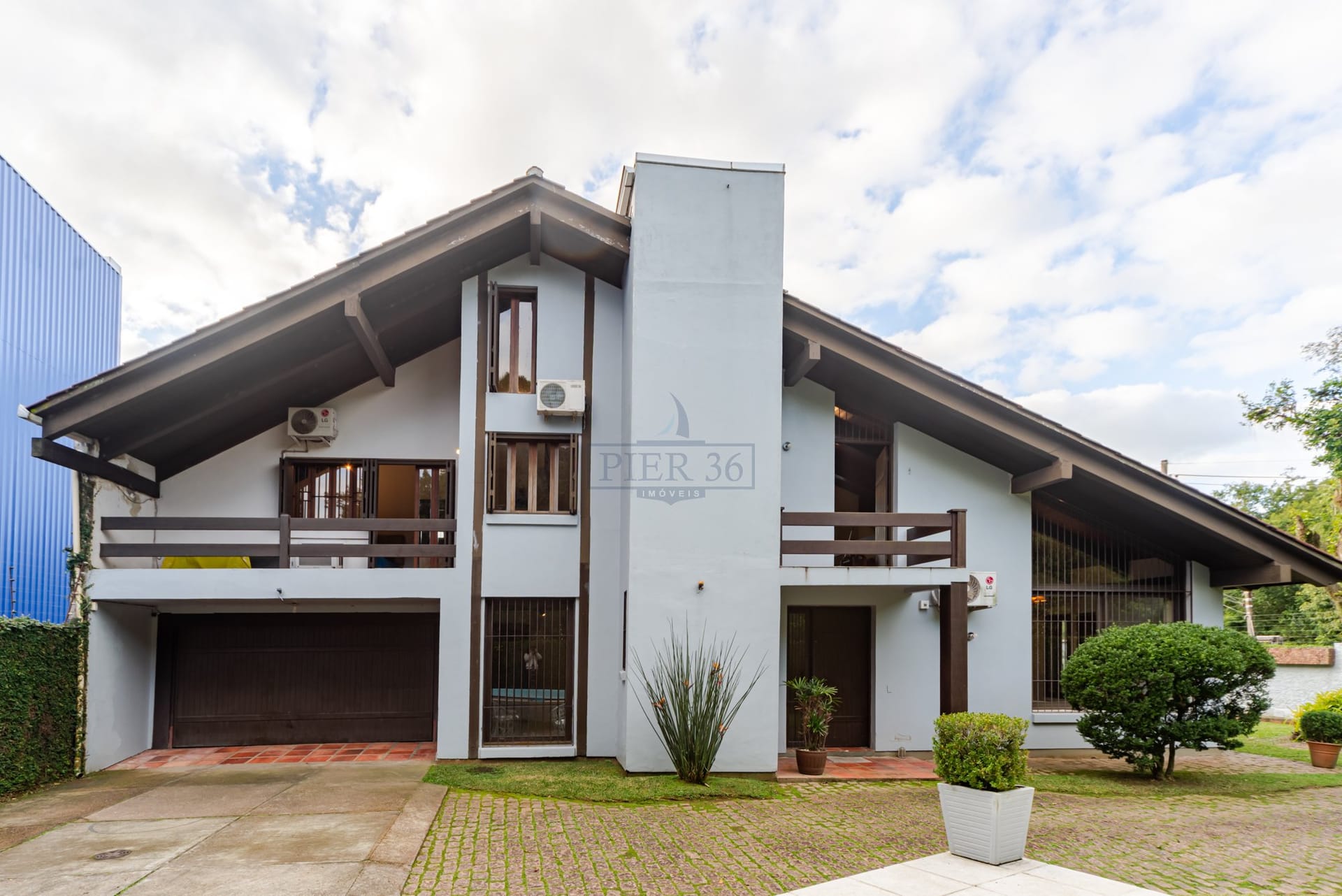 Casa à venda com 525m², 3 dormitórios, 1 suíte, 2 vagas no bairro Ipanema em Porto Alegre - Foto 1