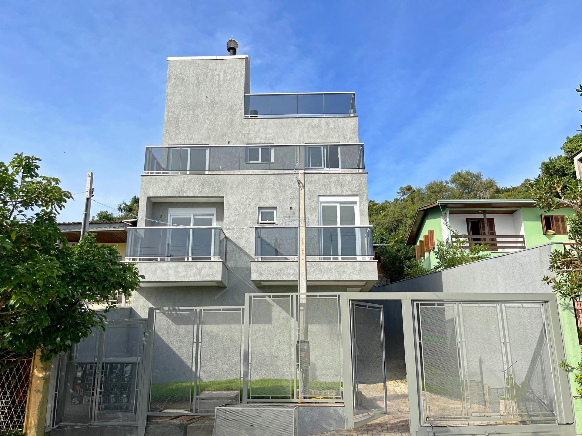 Casa em Condomínio à venda com 215m², 3 dormitórios, 1 suíte, 2 vagas no bairro Tristeza em Porto Alegre - Foto 1
