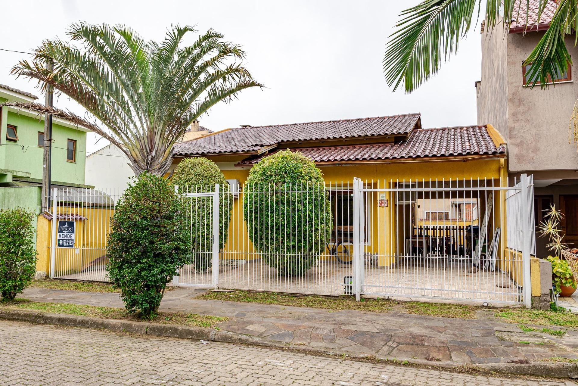 Casa à venda com 108m², 2 dormitórios, 1 suíte, 3 vagas no bairro Hípica em Porto Alegre - Foto 1