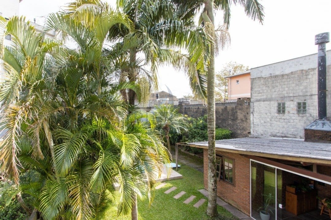 Casa à venda com 179m², 3 dormitórios, 1 suíte, 2 vagas no bairro Tristeza em Porto Alegre - Foto 1