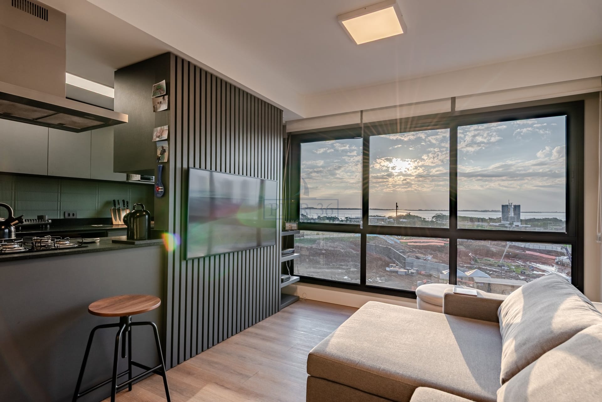 Apartamento à venda com 100m², 3 dormitórios, 1 suíte, 2 vagas no bairro Cristal em Porto Alegre - Foto 1