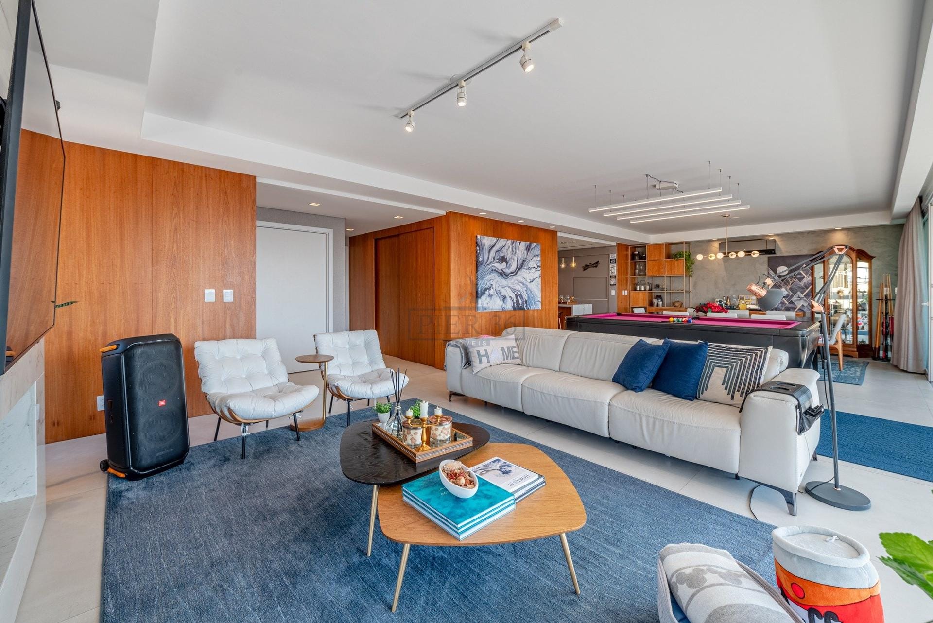 Apartamento à venda com 230m², 3 dormitórios, 3 suítes, 3 vagas no bairro Menino Deus em Porto Alegre - Foto 1