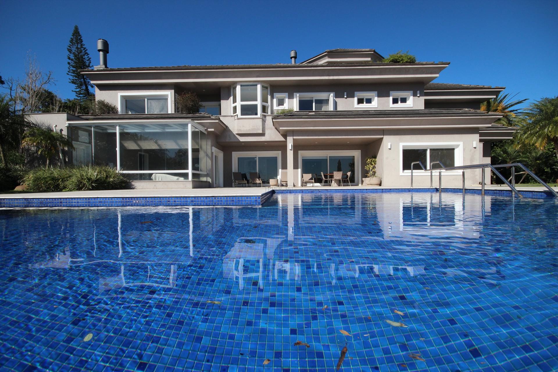 Casa em Condomínio à venda com 898m², 4 dormitórios, 4 suítes, 8 vagas no bairro Cavalhada em Porto Alegre - Foto 1