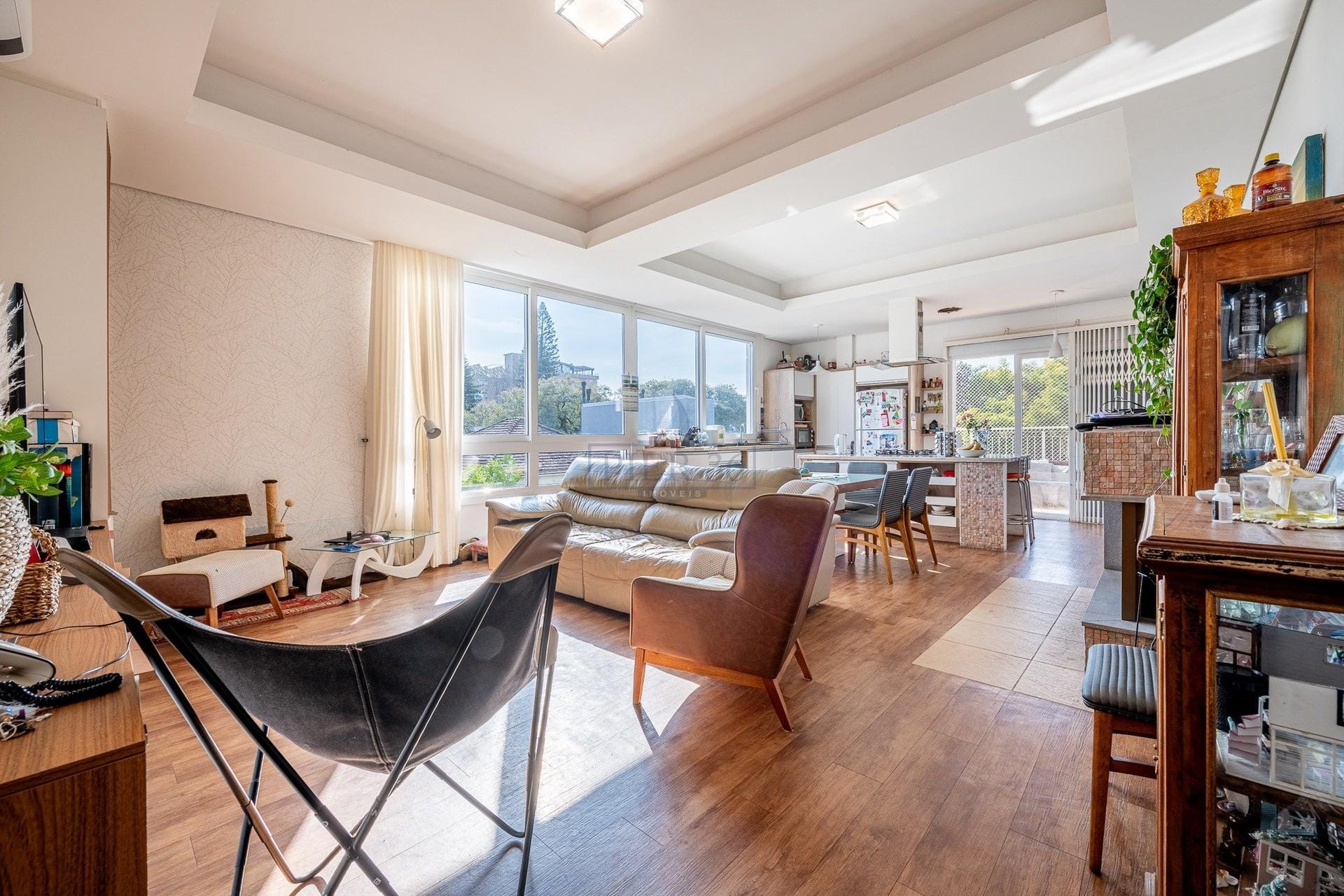 Casa à venda com 450m², 5 dormitórios, 2 suítes, 10 vagas no bairro Menino Deus em Porto Alegre - Foto 1