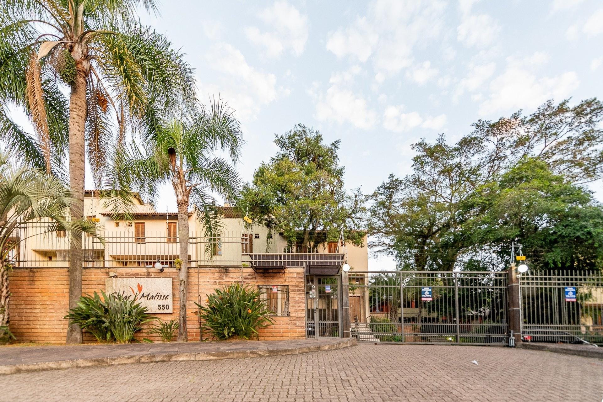 Casa em Condomínio à venda com 270m², 3 dormitórios, 1 suíte, 2 vagas no bairro Jardim Isabel em Porto Alegre - Foto 1