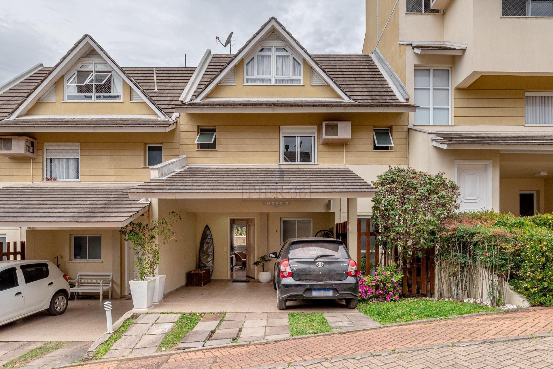 Casa em Condomínio à venda com 183m², 3 dormitórios, 1 suíte, 2 vagas no bairro Teresópolis em Porto Alegre - Foto 1