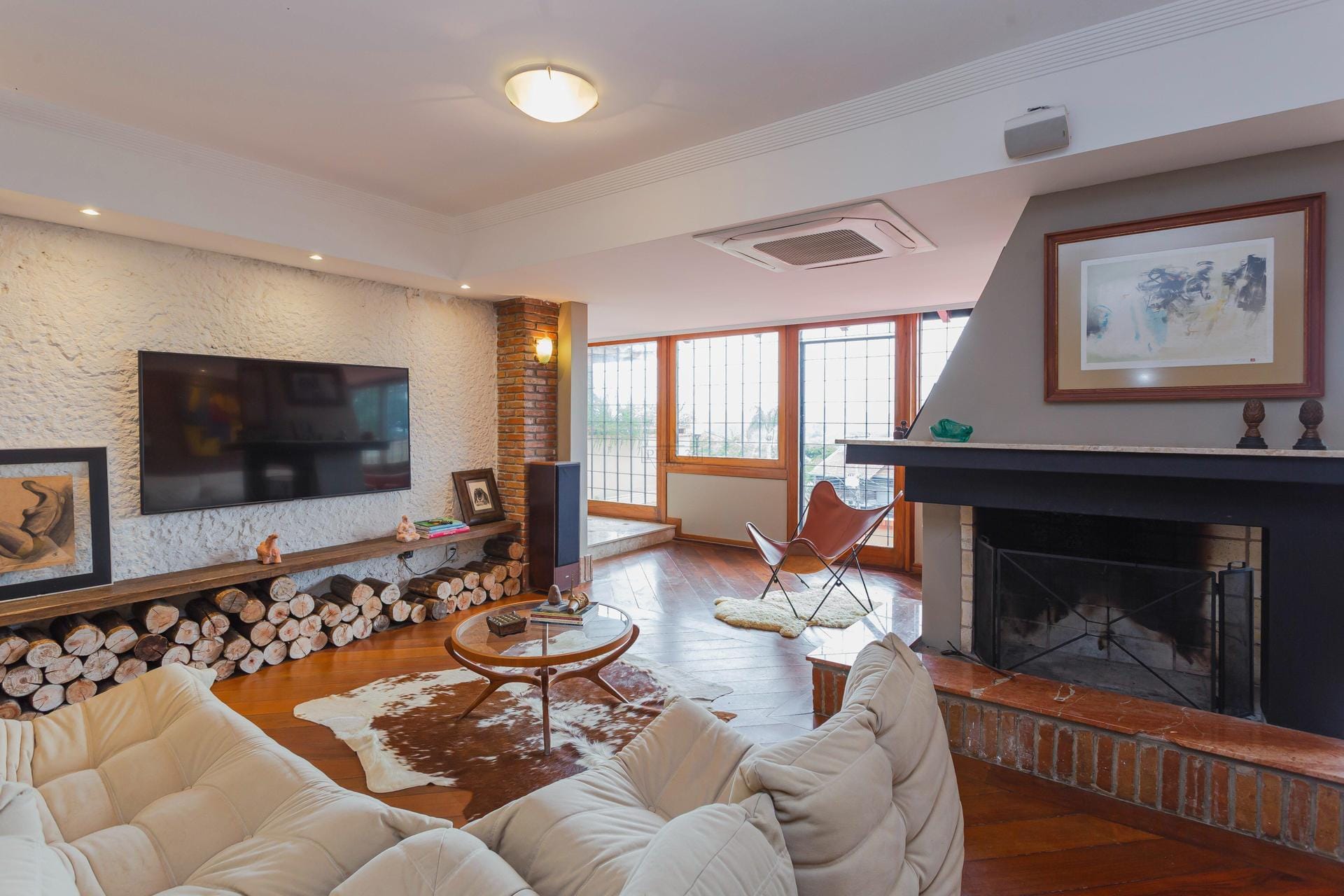 Casa à venda com 375m², 3 dormitórios, 1 suíte, 4 vagas no bairro Vila Assunção em Porto Alegre - Foto 1