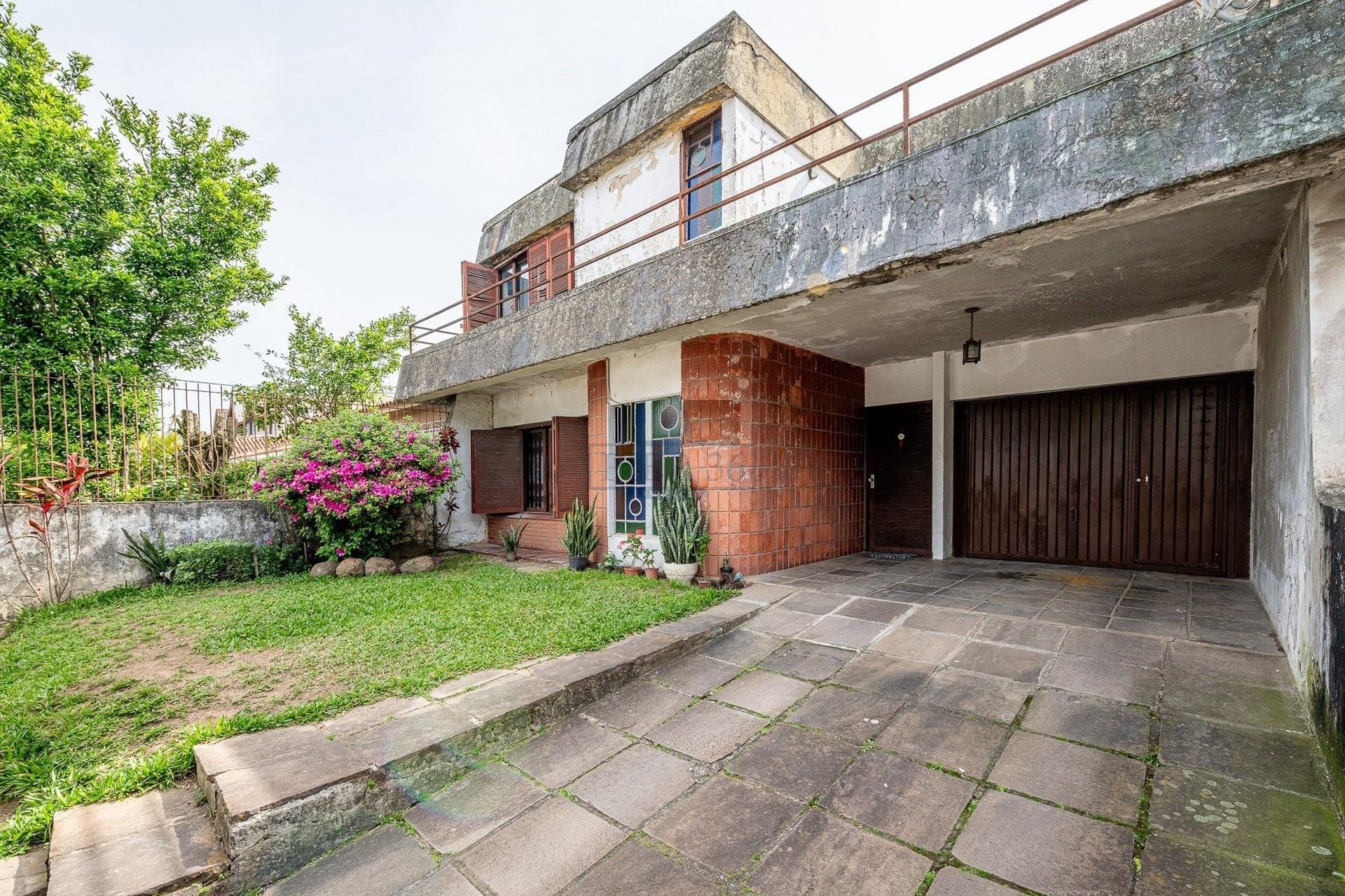 Casa à venda com 216m², 4 dormitórios, 2 suítes, 4 vagas no bairro Vila Assunção em Porto Alegre - Foto 1