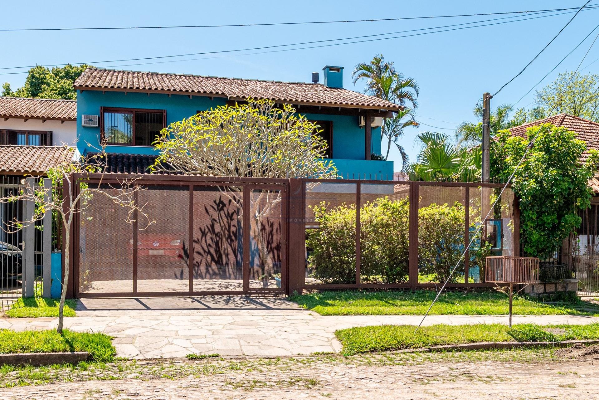 Casa à venda com 251m², 4 dormitórios, 1 suíte, 3 vagas no bairro Ipanema em Porto Alegre - Foto 1