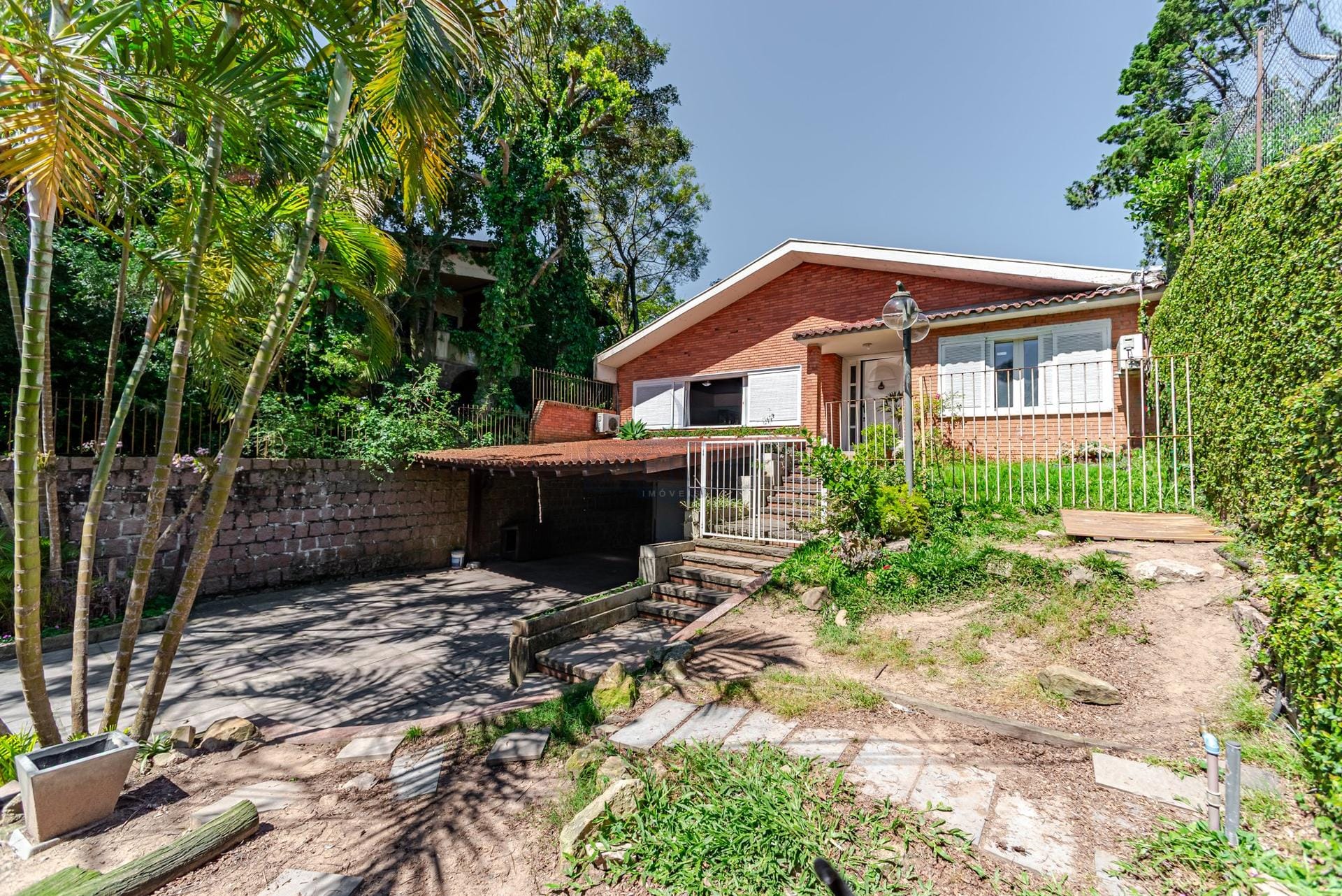Casa à venda com 400m², 4 dormitórios, 2 suítes, 4 vagas no bairro Vila Assunção em Porto Alegre - Foto 1