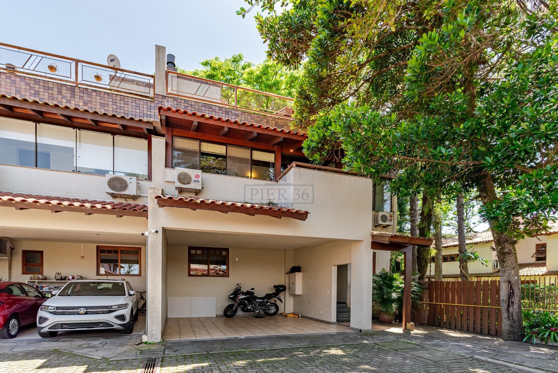 Casa em Condomínio à venda com 340m², 3 dormitórios, 1 suíte, 2 vagas no bairro Jardim Isabel em Porto Alegre - Foto 1