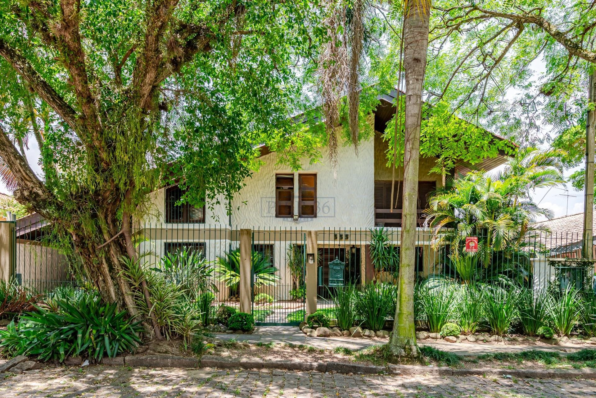Casa à venda com 421m², 5 dormitórios, 1 suíte, 5 vagas no bairro Jardim Isabel em Porto Alegre - Foto 1