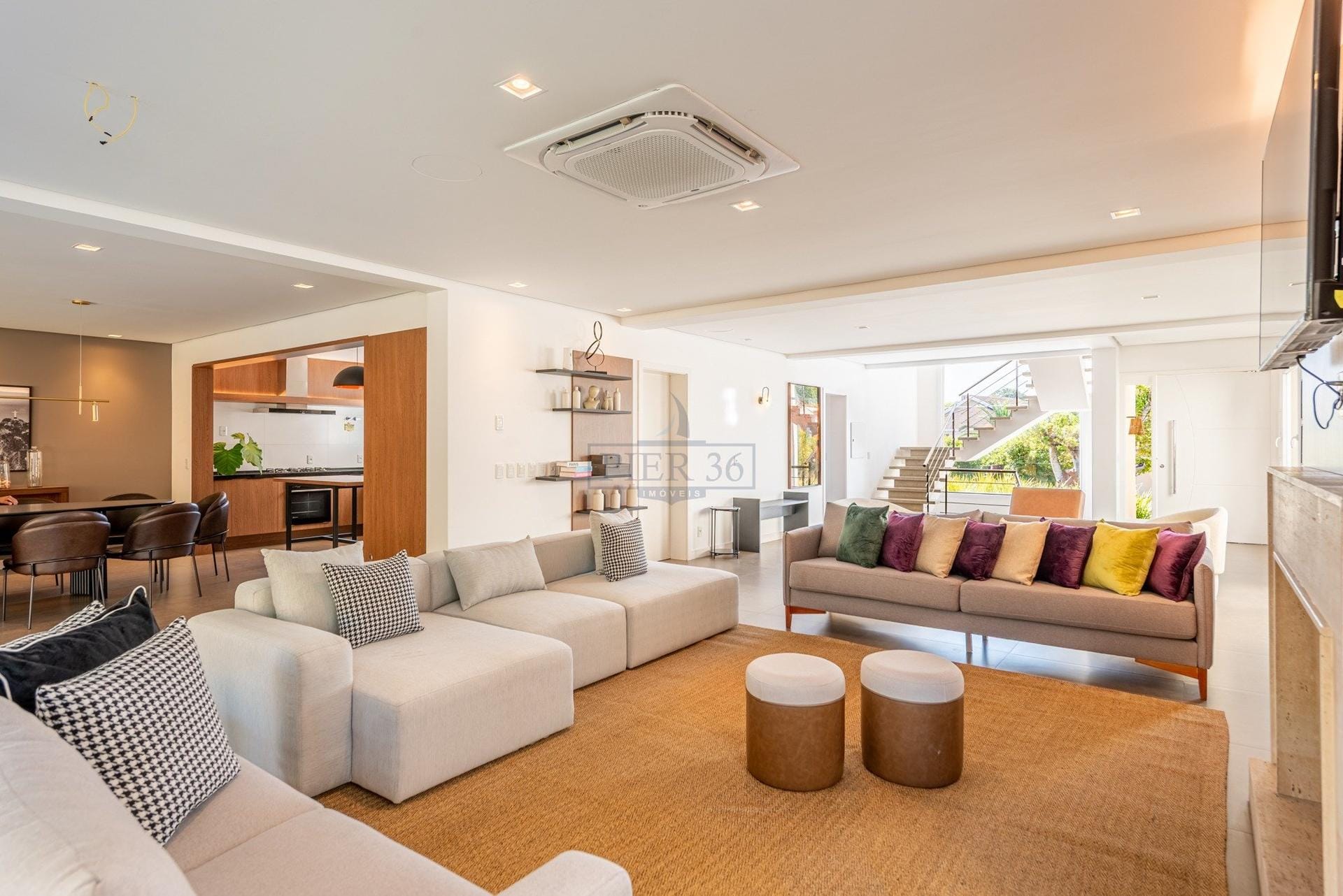 Casa em Condomínio à venda com 543m², 4 dormitórios, 4 suítes, 6 vagas no bairro Pedra Redonda em Porto Alegre - Foto 1