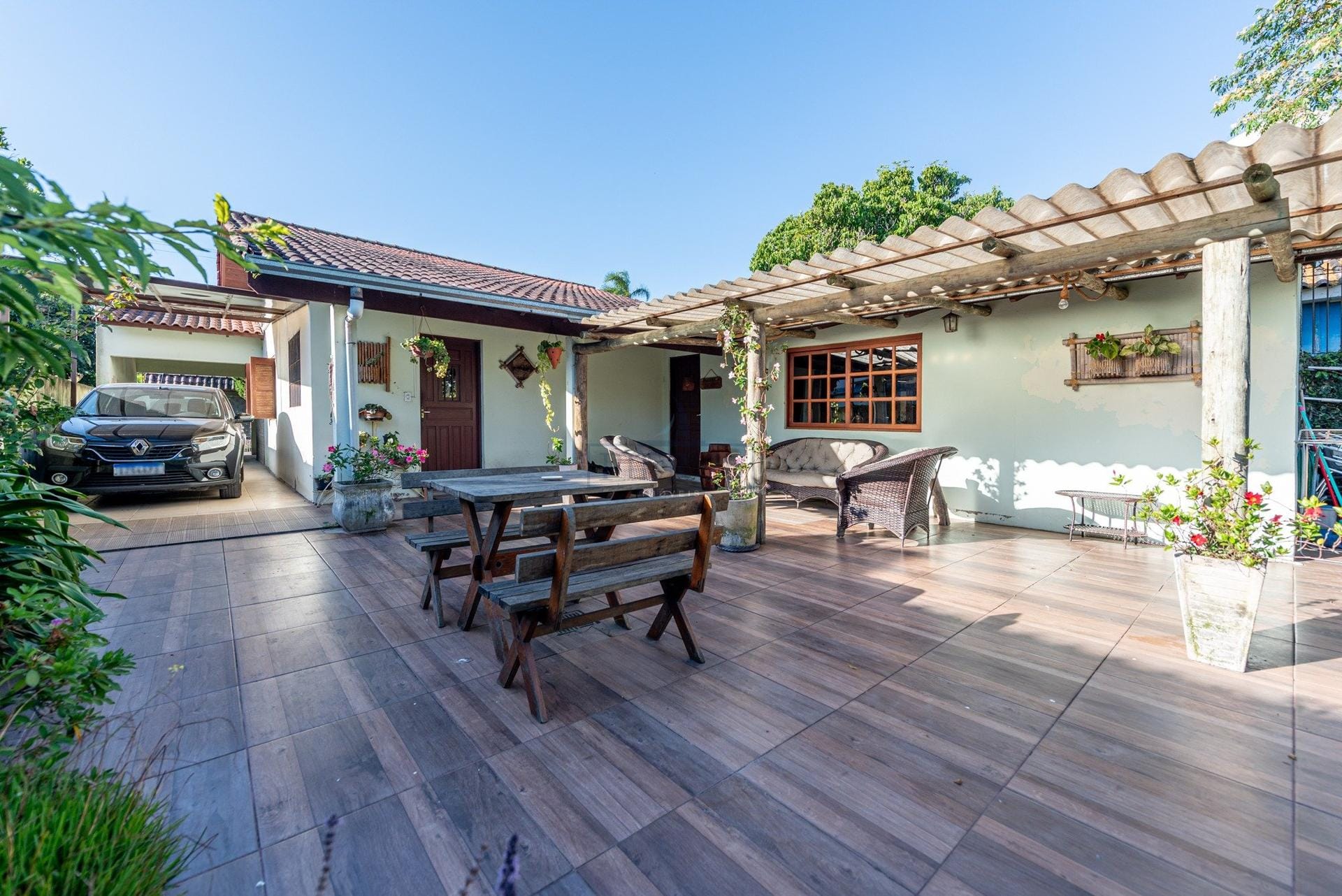 Casa à venda com 127m², 3 dormitórios, 1 suíte, 3 vagas no bairro Ipanema em Porto Alegre - Foto 1