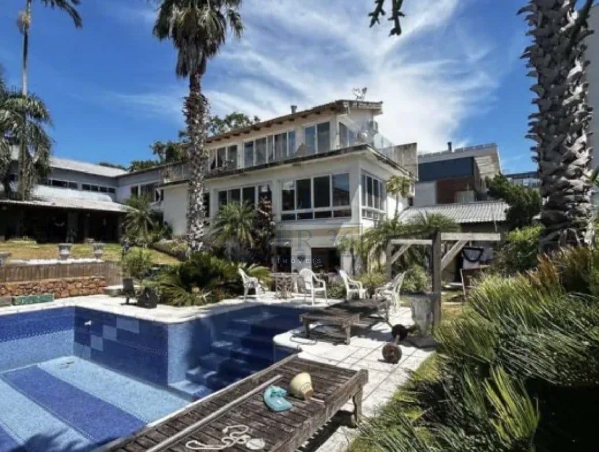 Casa à venda com 600m², 5 dormitórios, 2 suítes no bairro Cristal em Porto Alegre - Foto 1