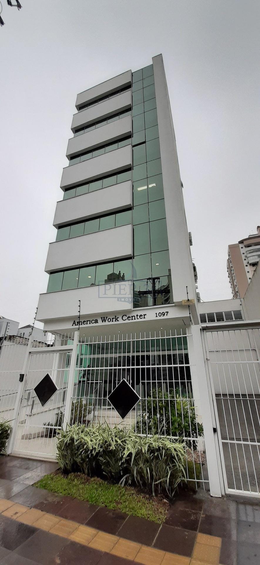 Sala à venda com 182m², 5 vagas no bairro Menino Deus em Porto Alegre - Foto 1