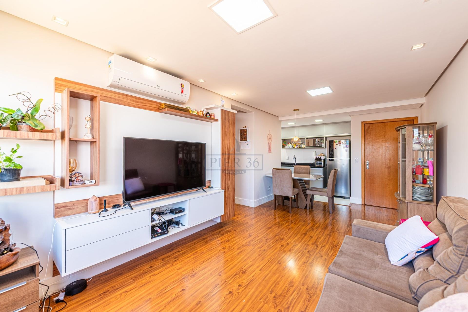 Apartamento à venda com 76m², 3 dormitórios, 1 suíte, 1 vaga no bairro Camaquã em Porto Alegre - Foto 1