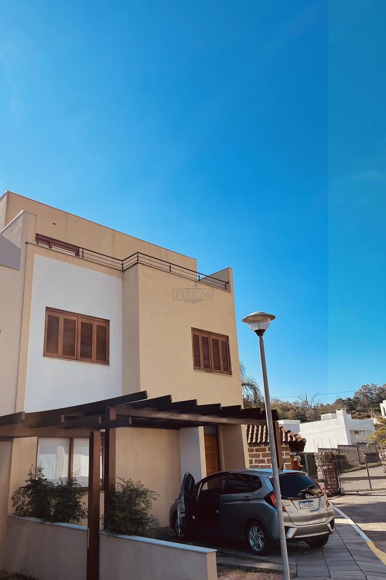 Casa em Condomínio à venda com 136m², 3 dormitórios, 1 suíte, 2 vagas no bairro Vila Nova em Porto Alegre - Foto 1