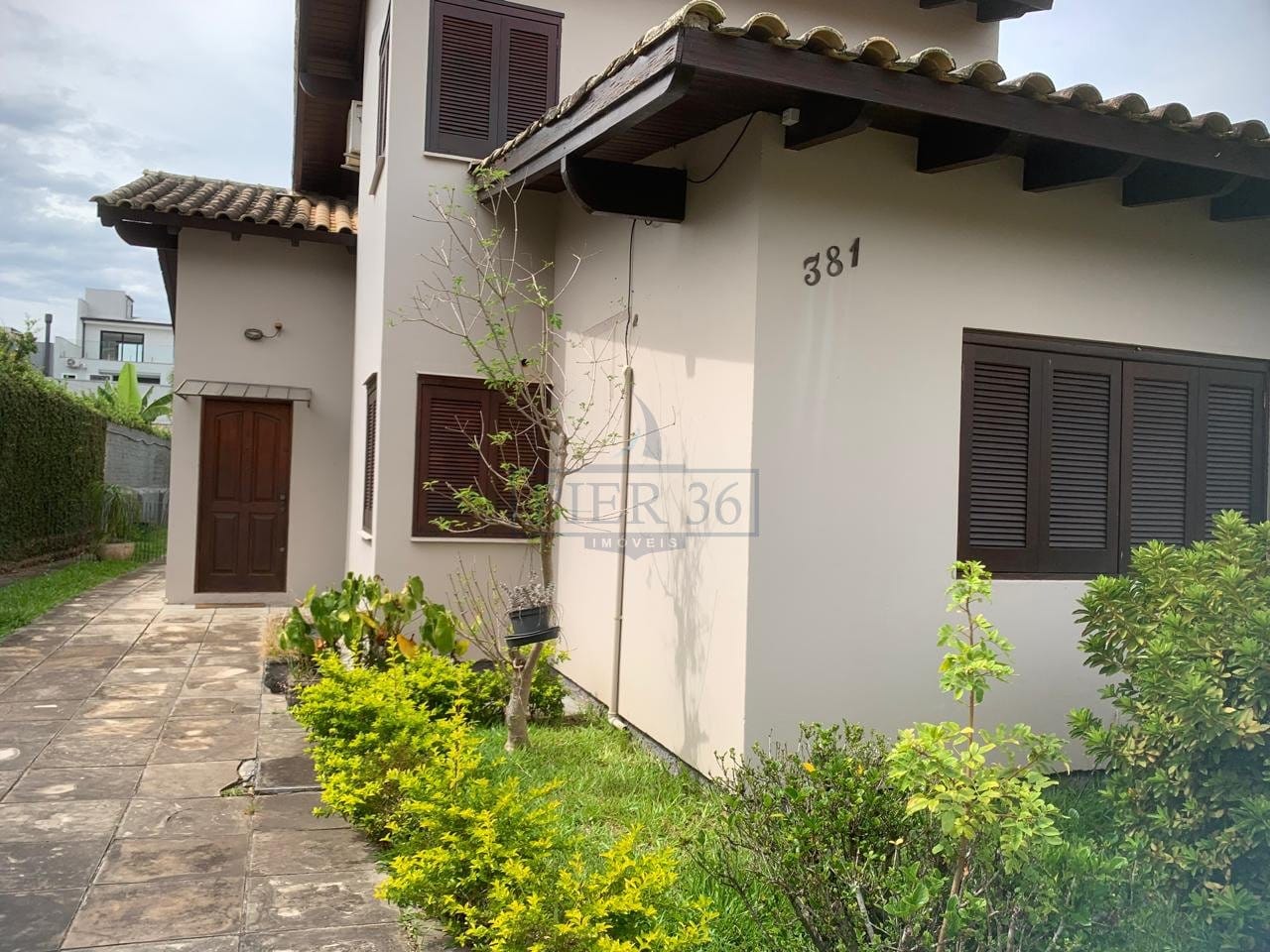 Casa à venda com 130m², 3 dormitórios, 1 suíte, 2 vagas no bairro Tristeza em Porto Alegre - Foto 1