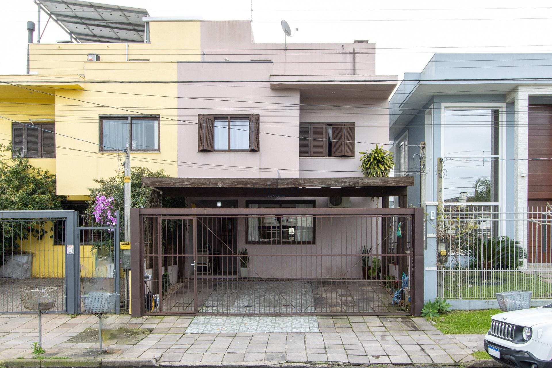 Casa à venda com 149m², 3 dormitórios, 1 suíte, 3 vagas no bairro Lagos de Nova Ipanema em Porto Alegre - Foto 1