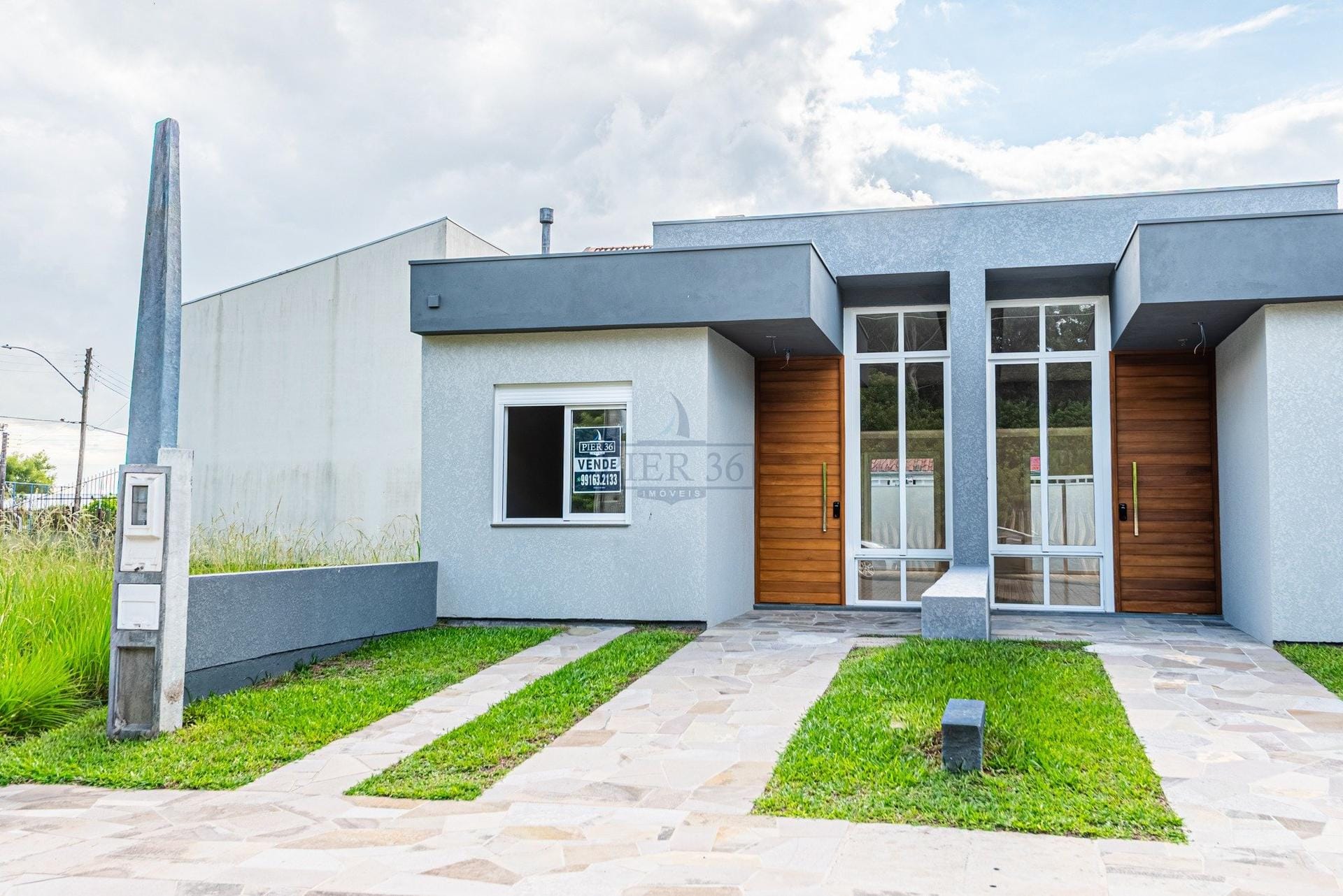 Casa à venda com 64m², 2 dormitórios, 1 suíte, 1 vaga no bairro Hípica em Porto Alegre - Foto 1