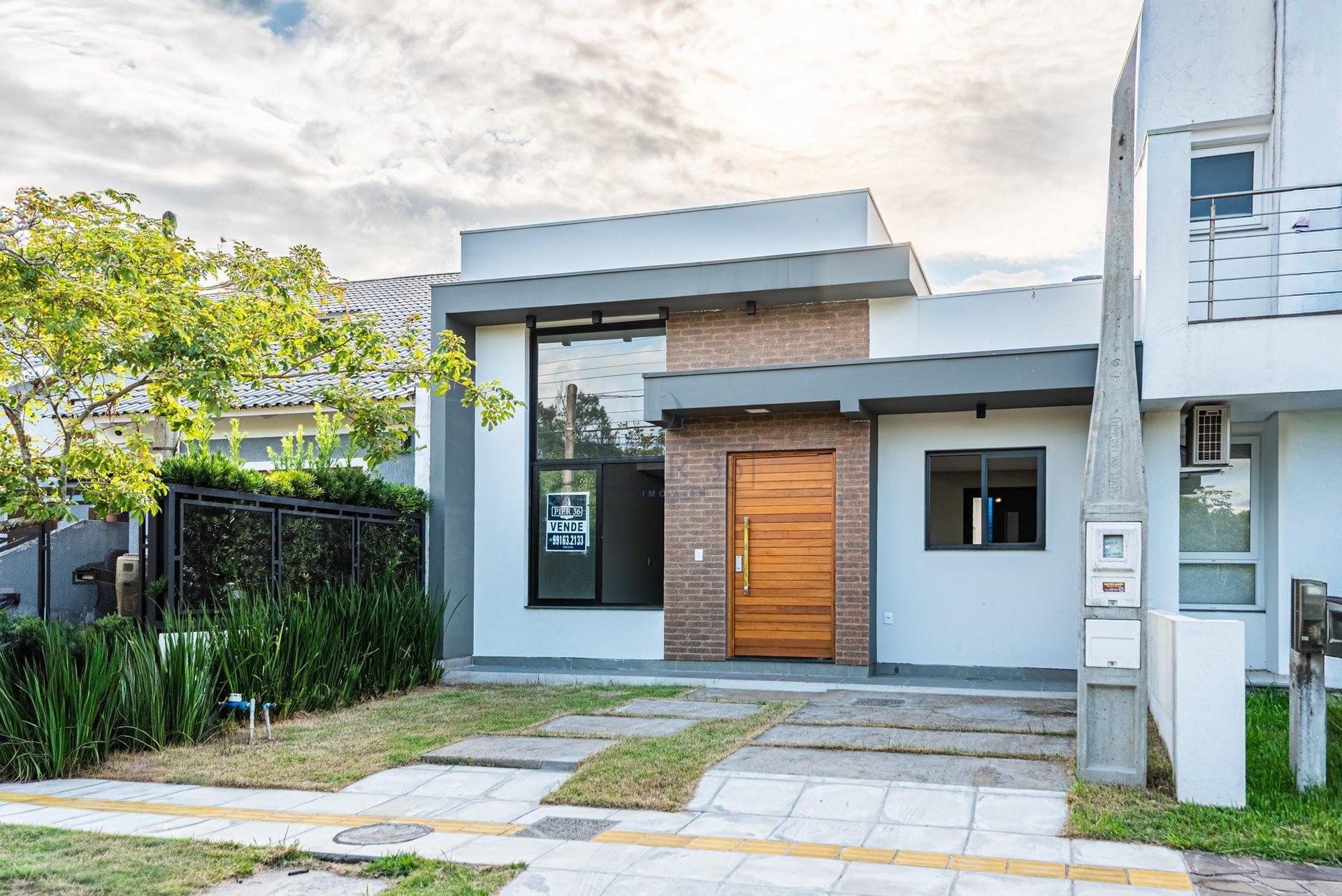 Casa à venda com 92m², 3 dormitórios, 1 suíte, 1 vaga no bairro Hípica em Porto Alegre - Foto 1