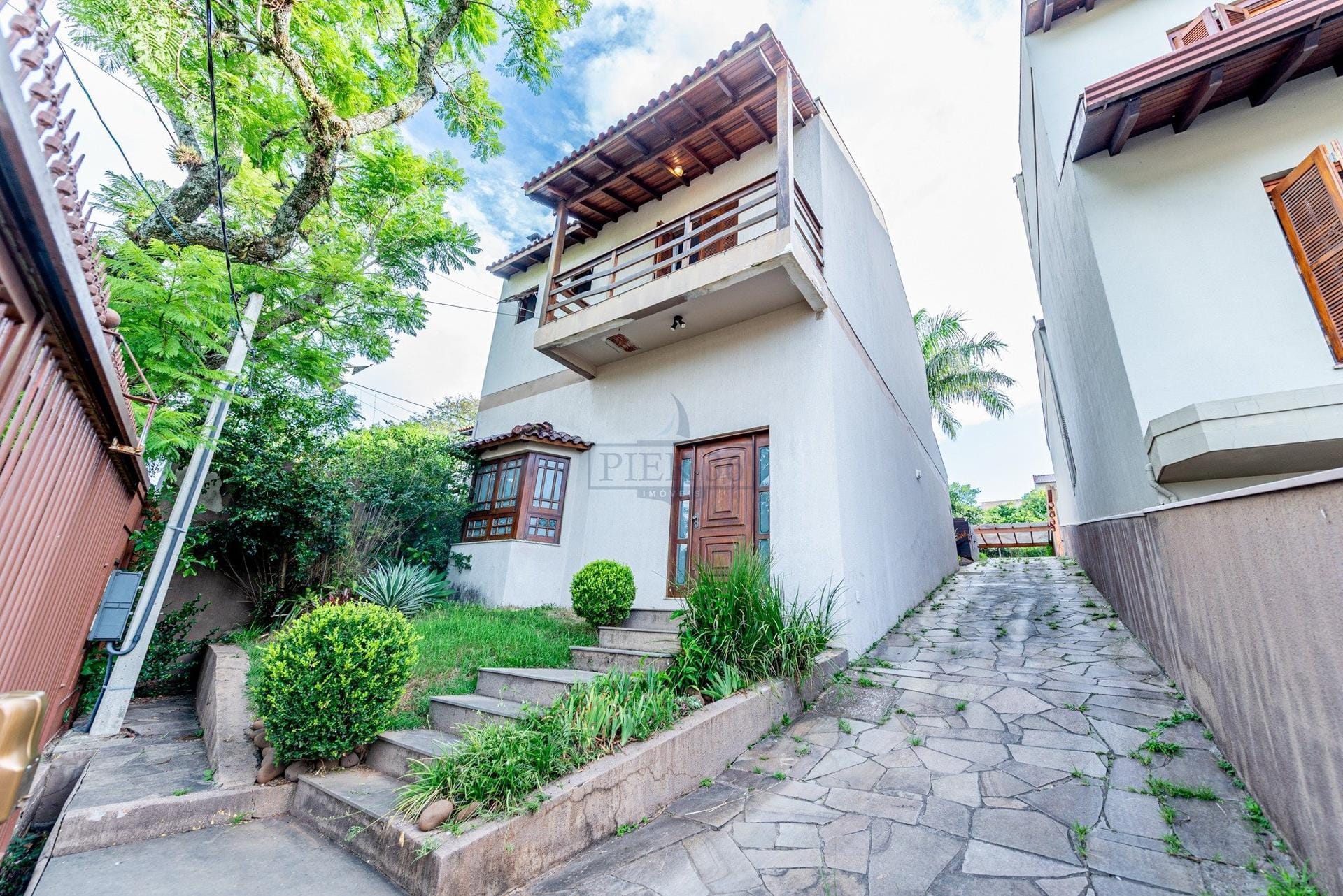 Casa à venda com 148m², 3 dormitórios, 1 suíte, 5 vagas no bairro Ipanema em Porto Alegre - Foto 1