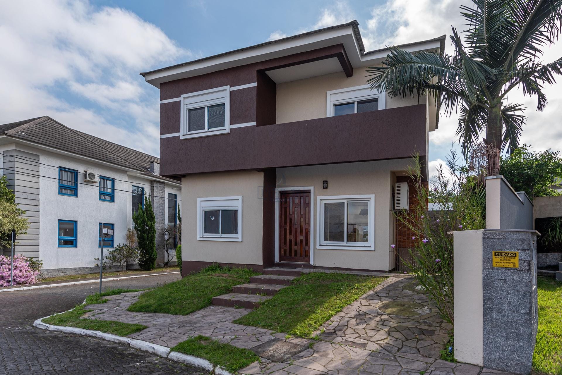 Casa em Condomínio à venda com 175m², 4 dormitórios, 3 suítes, 5 vagas no bairro Hípica em Porto Alegre - Foto 1