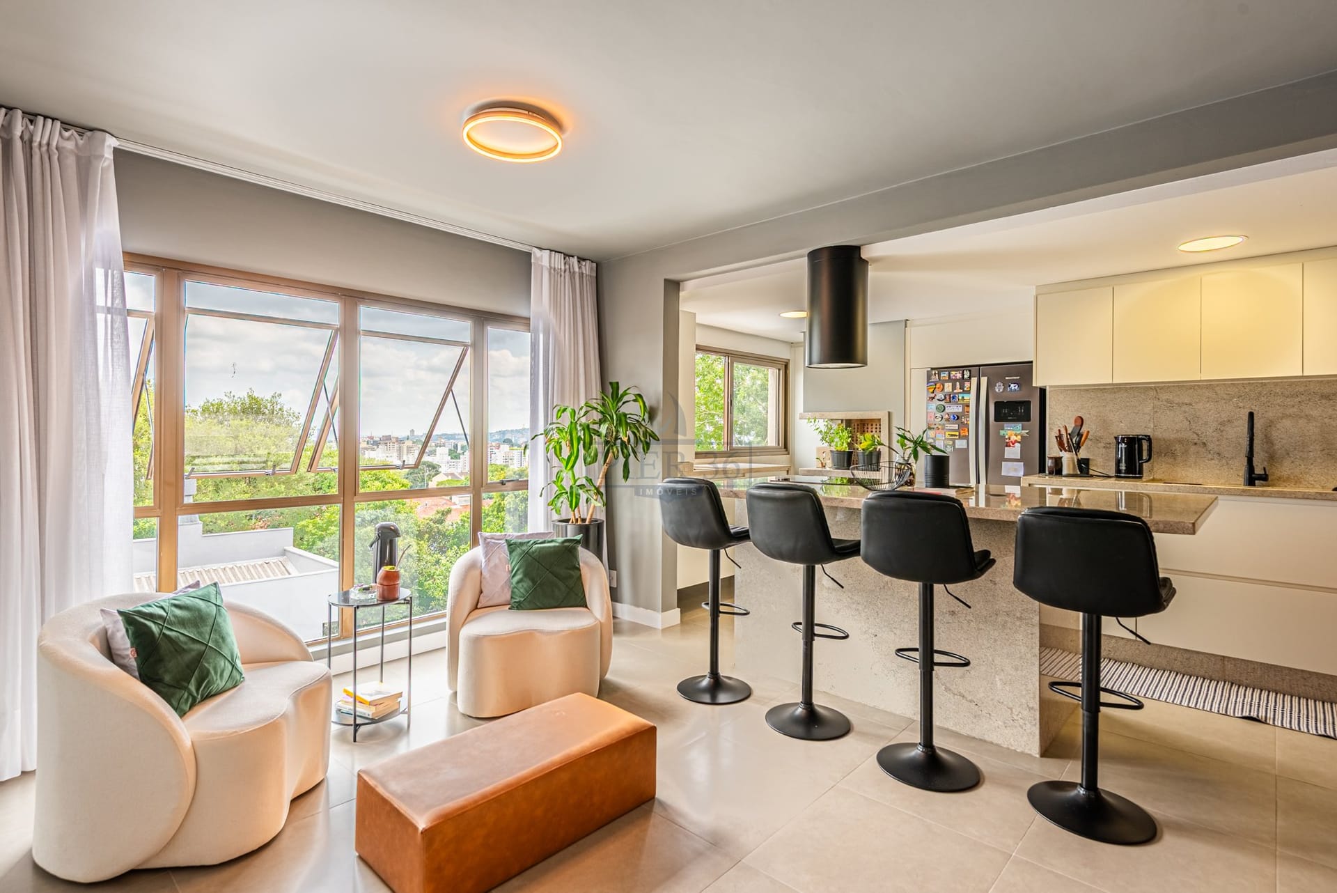 Apartamento à venda com 113m², 3 dormitórios, 1 suíte, 2 vagas no bairro Tristeza em Porto Alegre - Foto 1