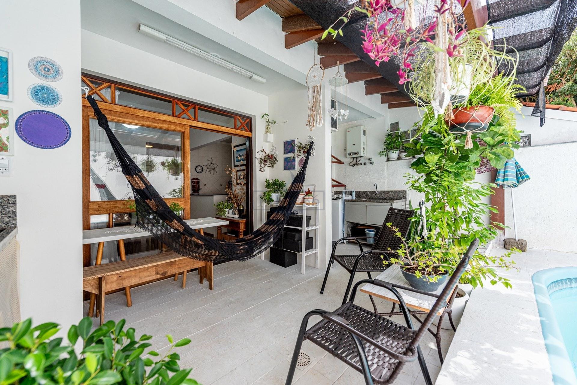 Casa à venda com 175m², 3 dormitórios, 1 suíte, 4 vagas no bairro Ipanema em Porto Alegre - Foto 1