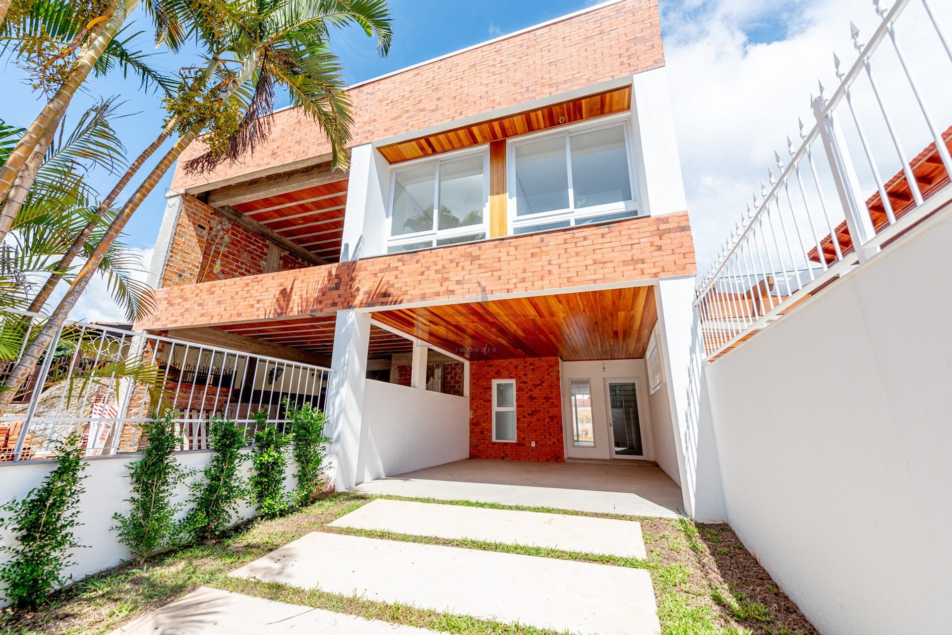 Casa à venda com 175m², 3 dormitórios, 3 suítes, 4 vagas no bairro Ipanema em Porto Alegre - Foto 1