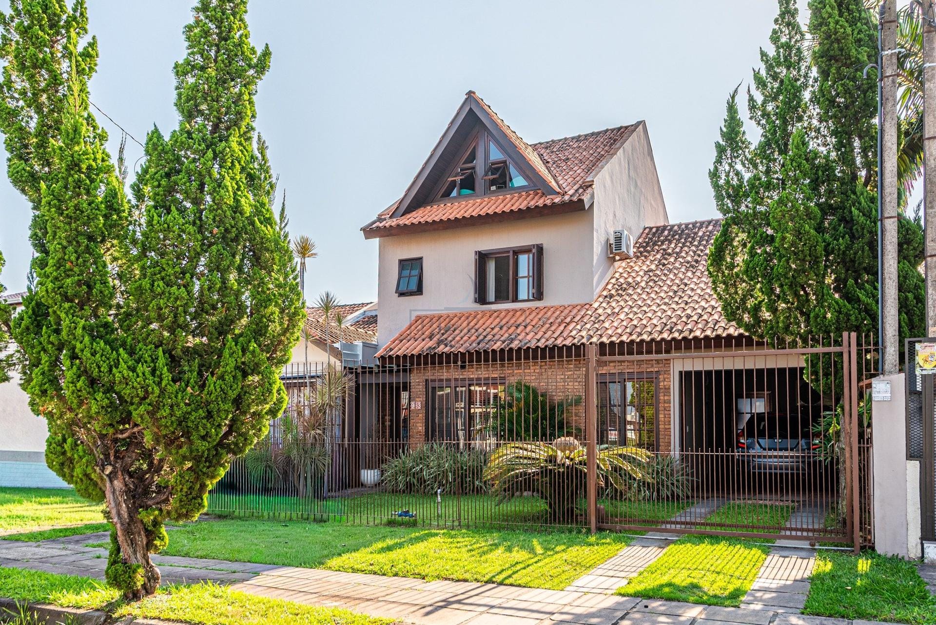 Casa à venda com 250m², 3 dormitórios, 2 suítes, 2 vagas no bairro Aberta dos Morros em Porto Alegre - Foto 1
