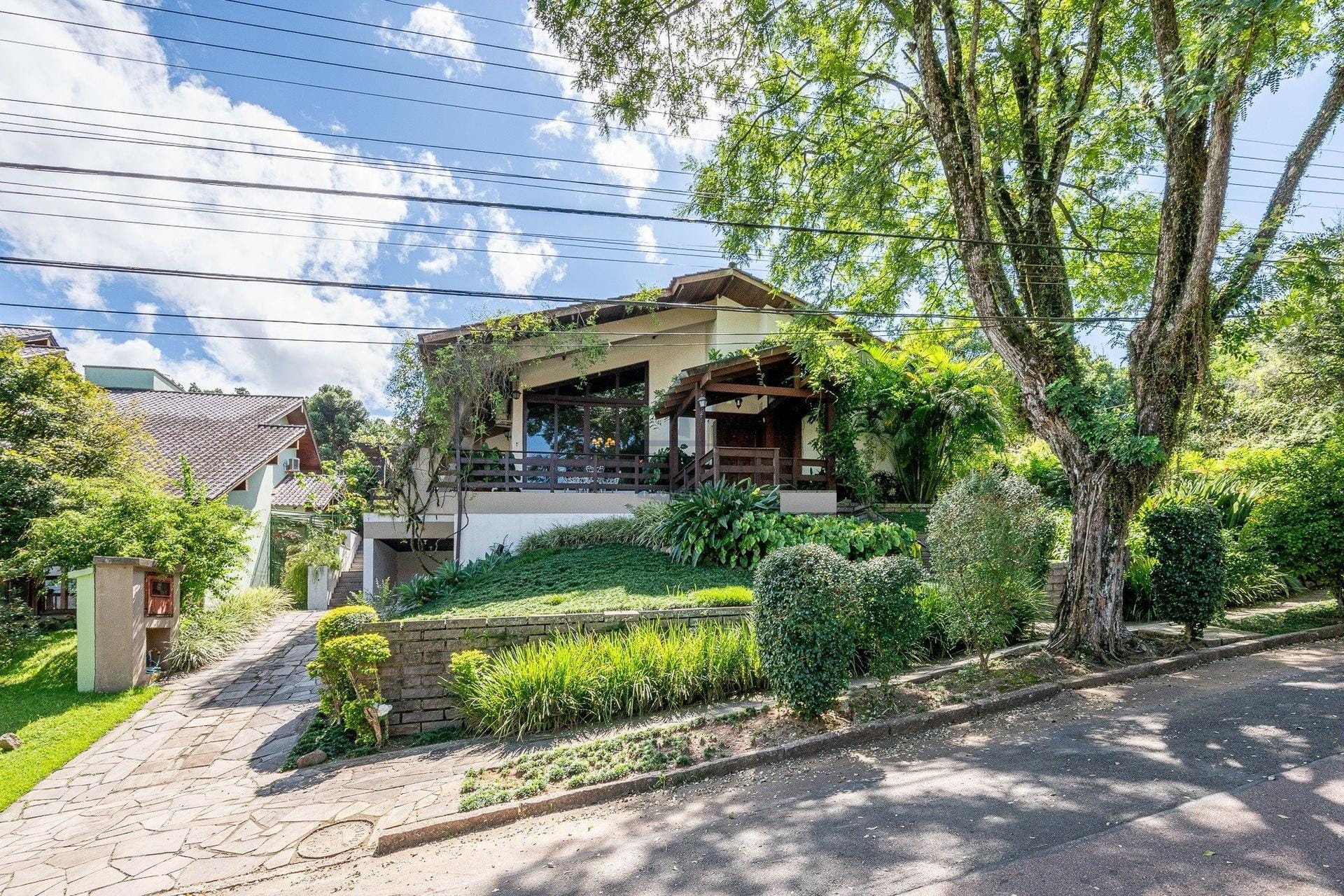 Casa em Condomínio à venda com 280m², 3 dormitórios, 1 suíte, 4 vagas no bairro Cavalhada em Porto Alegre - Foto 1
