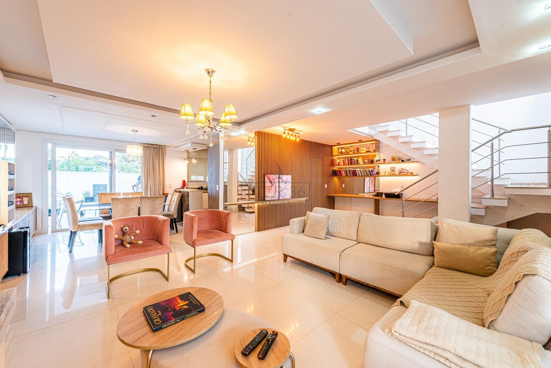 Casa em Condomínio à venda com 203m², 4 dormitórios, 2 suítes, 2 vagas no bairro Hípica em Porto Alegre - Foto 1