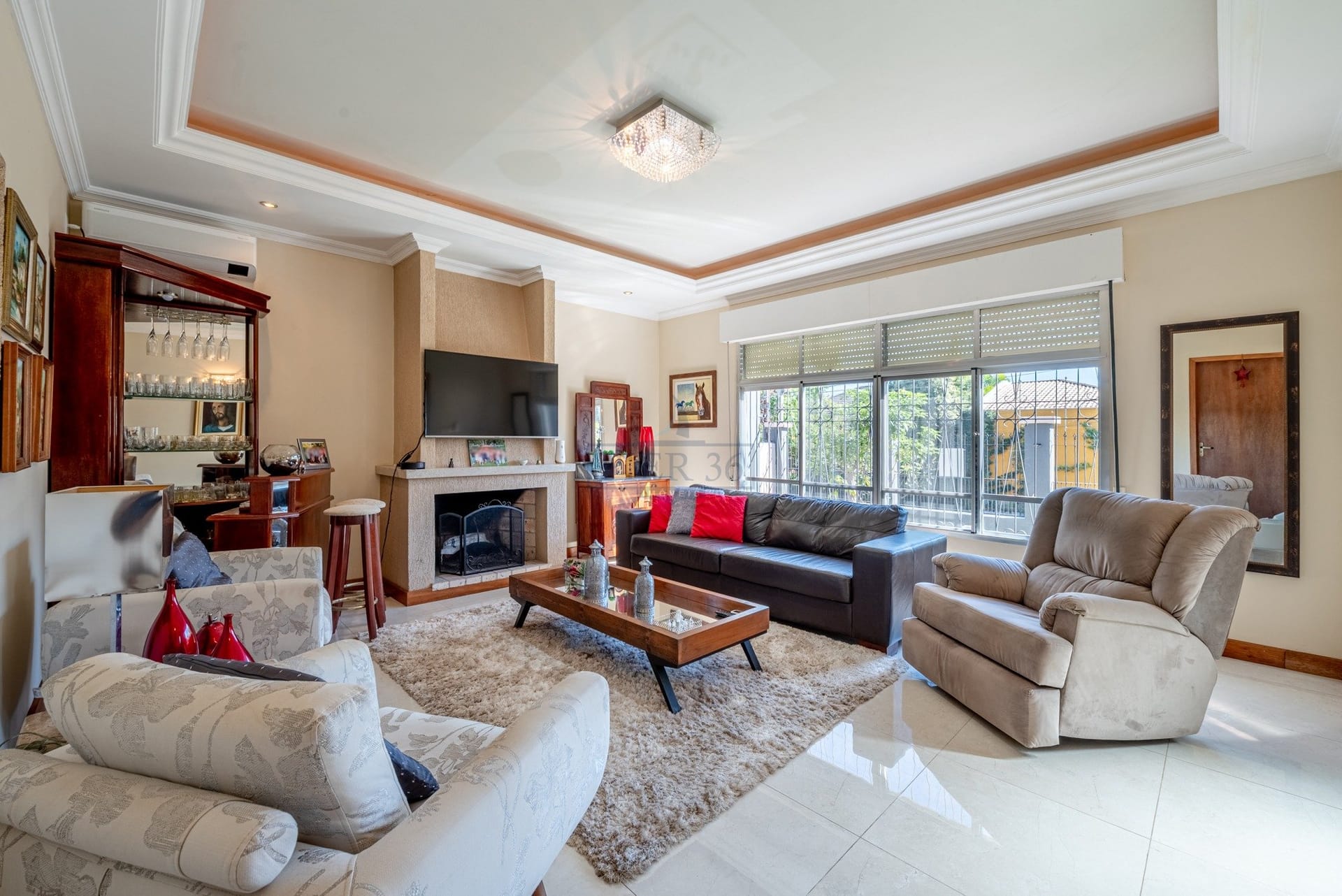 Casa à venda com 349m², 4 dormitórios, 3 suítes, 5 vagas no bairro Tristeza em Porto Alegre - Foto 1