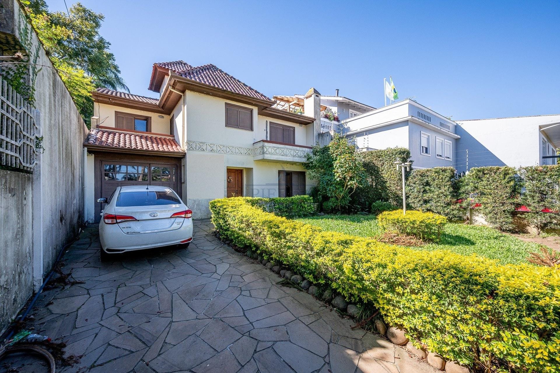 Casa à venda com 275m², 4 dormitórios, 2 suítes, 2 vagas no bairro Ipanema em Porto Alegre - Foto 1