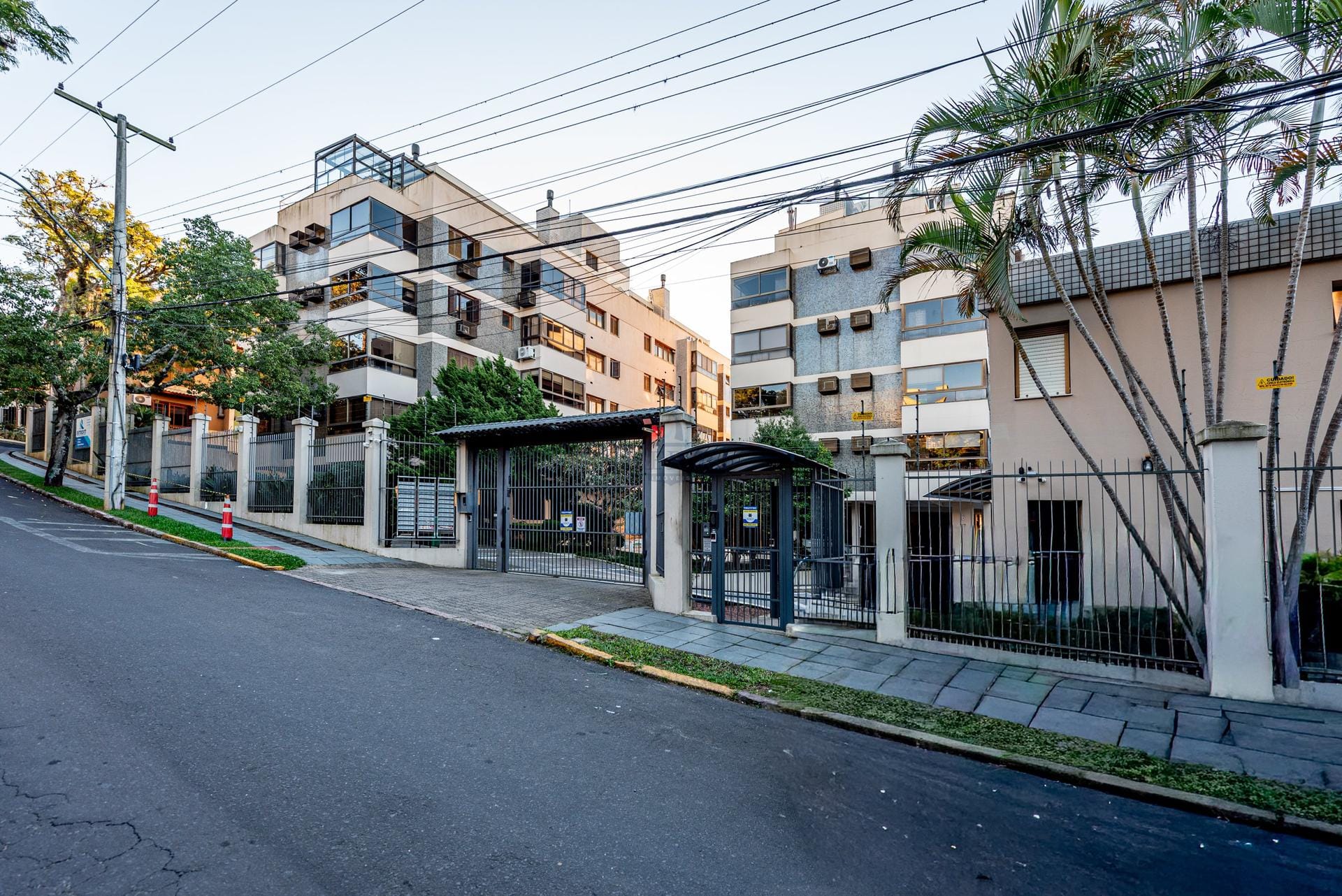 Cobertura à venda com 228m², 4 dormitórios, 2 suítes, 2 vagas no bairro Tristeza em Porto Alegre - Foto 1