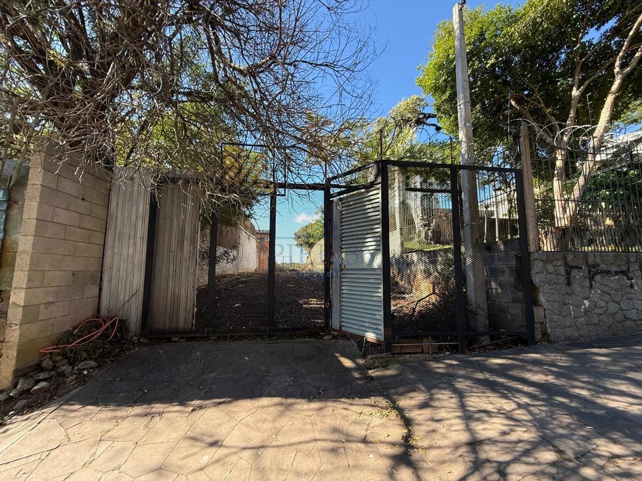 Terreno à venda com 1100m² no bairro Santa Tereza em Porto Alegre - Foto 1