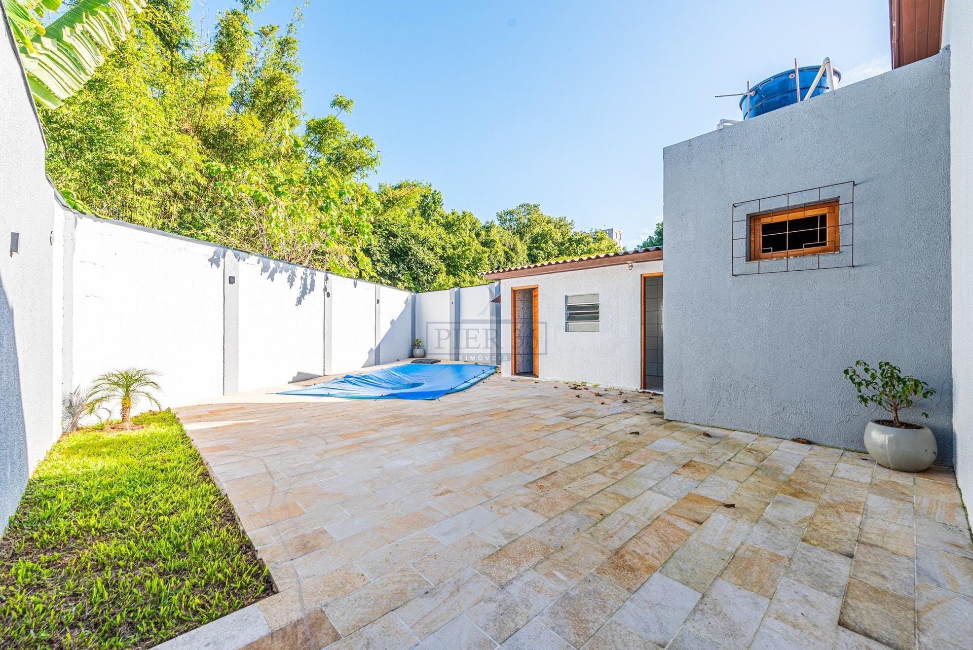 Casa à venda com 200m², 3 dormitórios, 1 suíte, 8 vagas no bairro Ipanema em Porto Alegre - Foto 1
